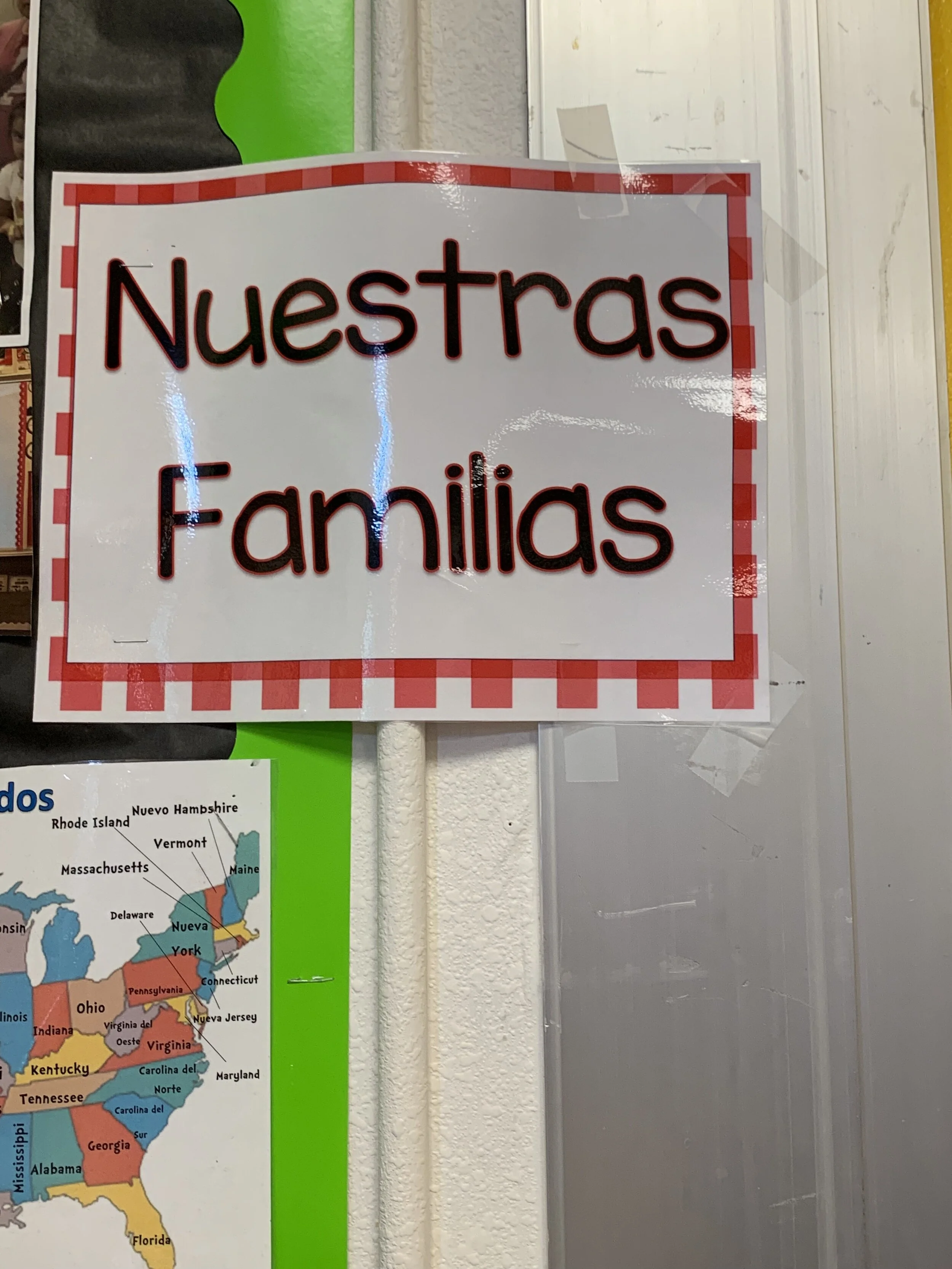 Sign in Spanish that says 'Nuestras Familias' which translates to 'Our Families'.