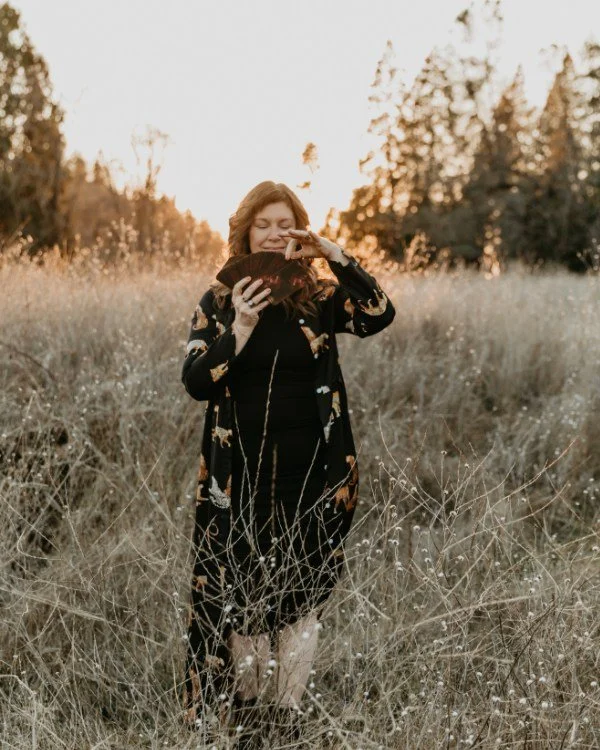 What if the answers you've been Googling or asking AI for are actually already inside you?

Tarot isn't about telling the future. It's a tool for tuning into your own intuition, clearing the mental fog, and showing you new ways to approach your quest