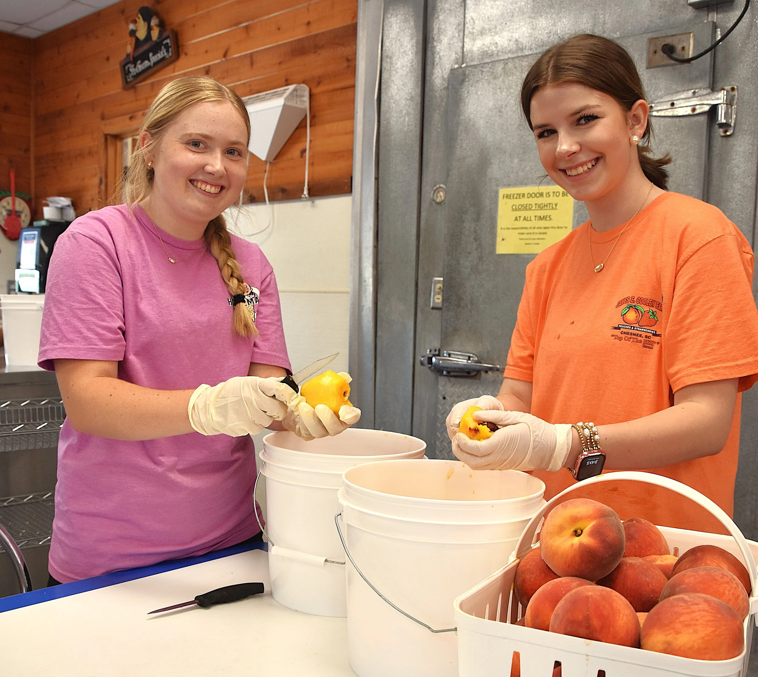 DSC_0669aa Strawberry Hill Peaches.JPG