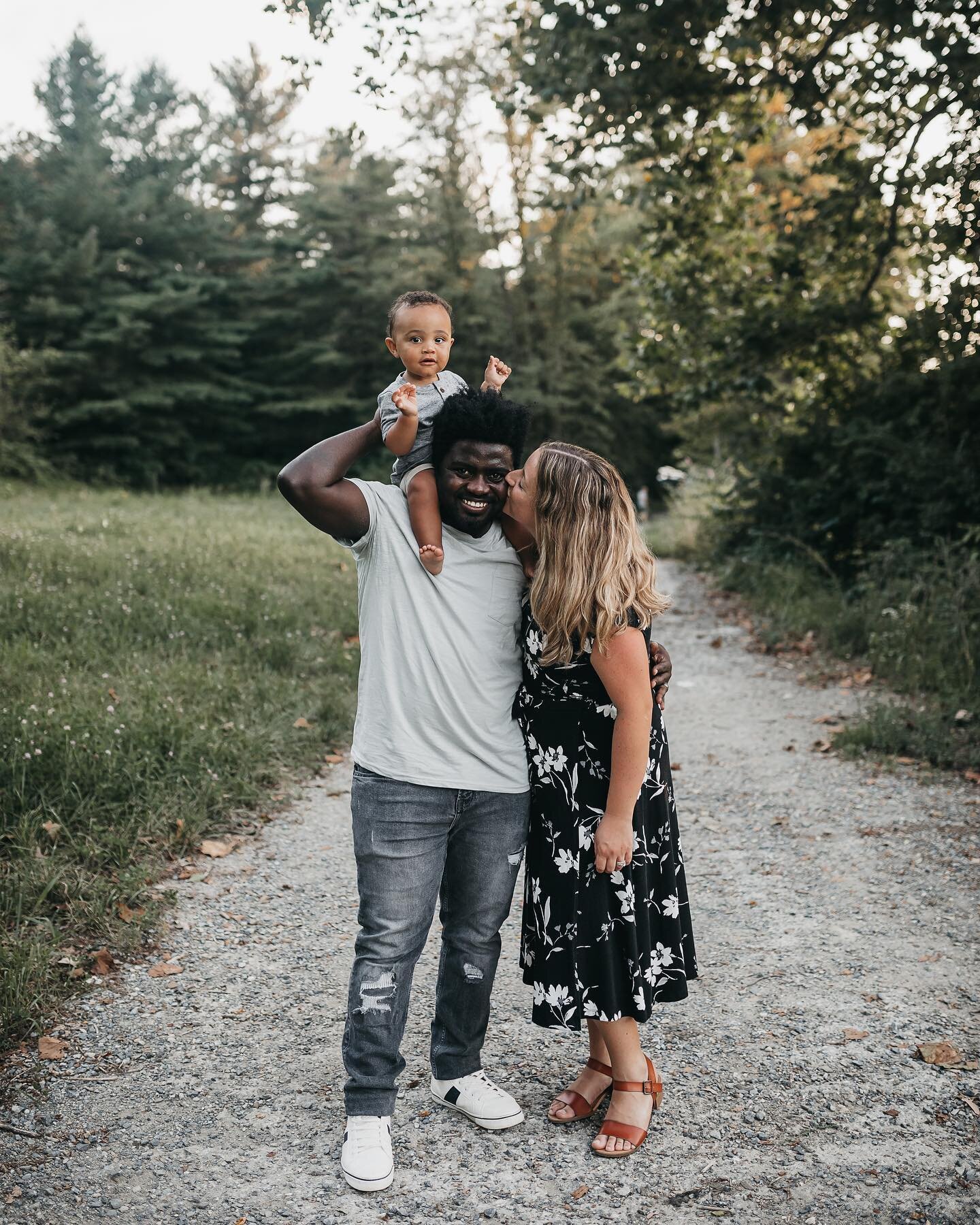 I don&rsquo;t share many family photos but how could I not share these?! And yes this was in the fall...so yes warm weather 😂😍