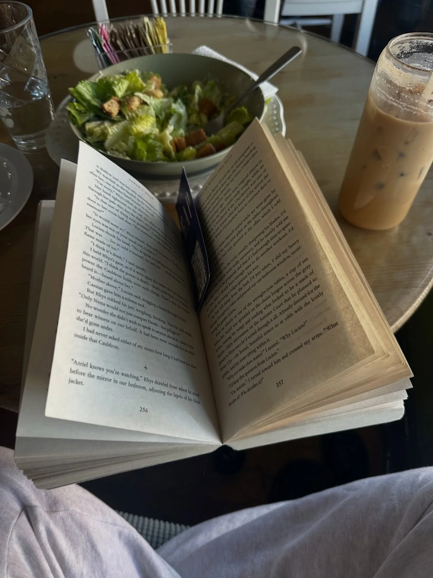 🤞🏻🐦&zwj;⬛📚📓