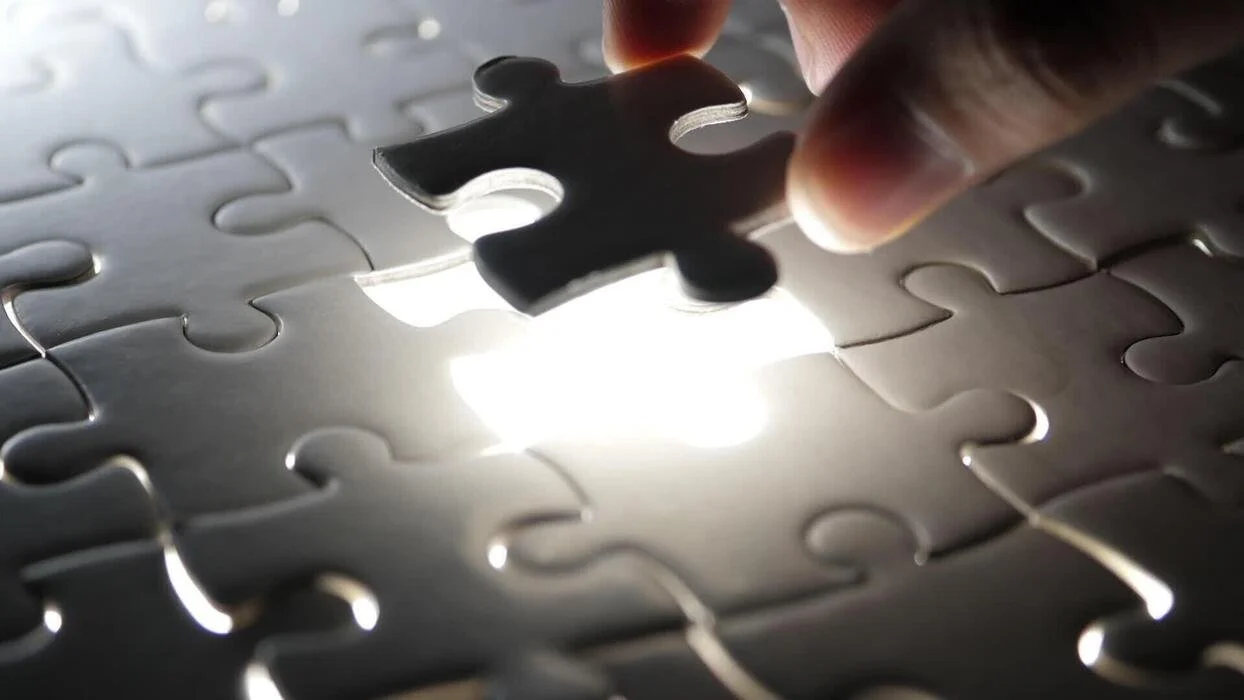 piece-of-white-jigsaw-filling-by-hand-success-concept-free-video.jpg