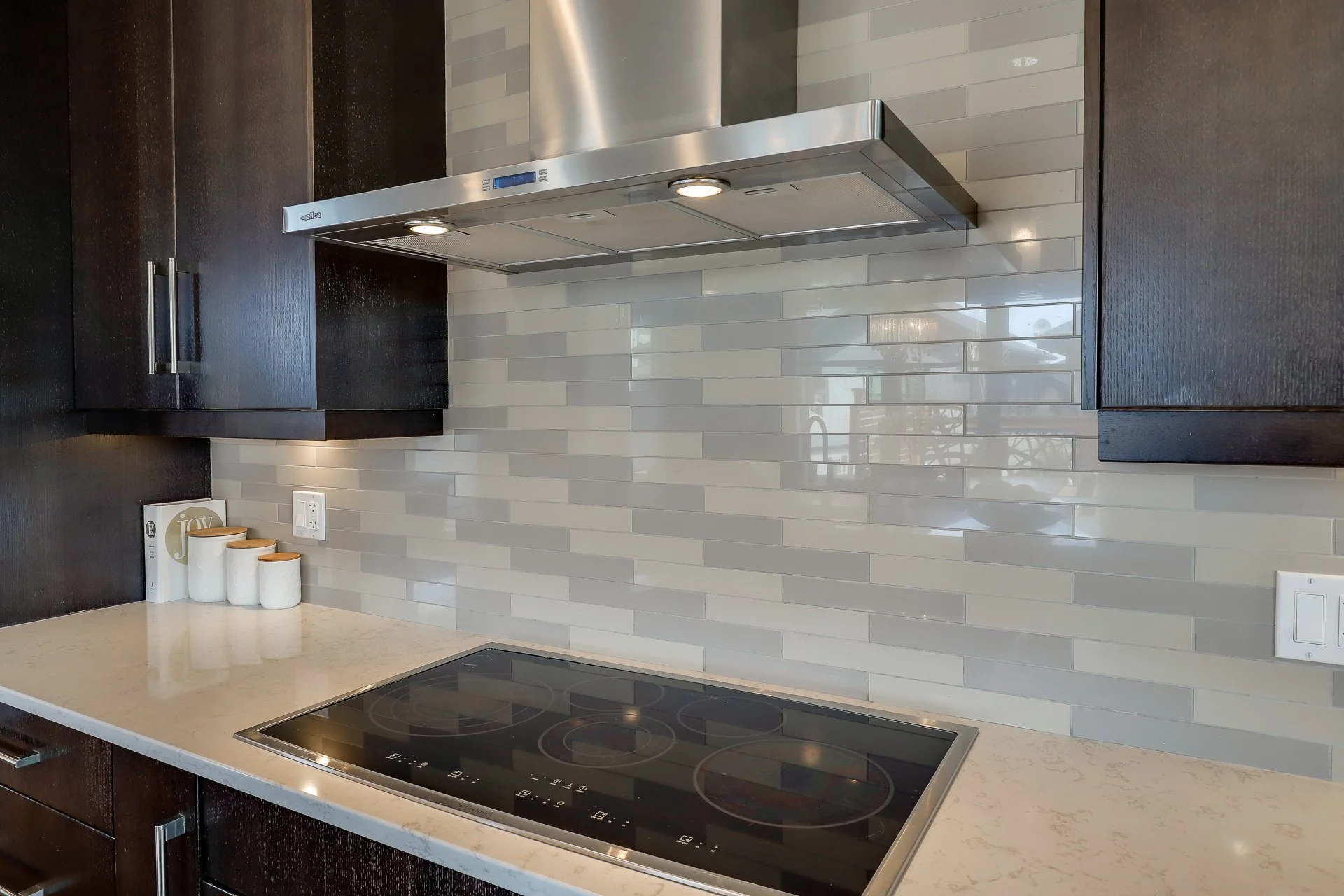 16-398 Atton Crescent-16.jpg