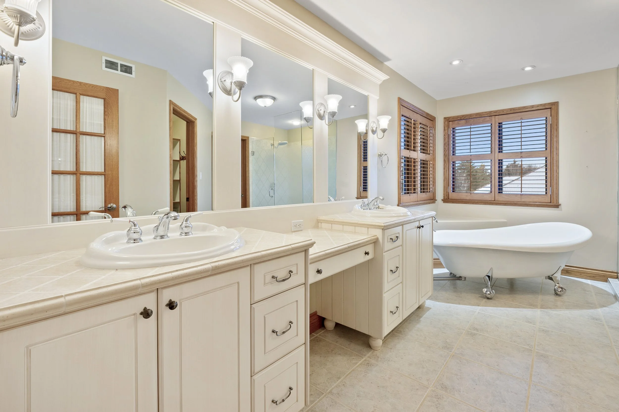 10-302 Collins Crescent - Spruce Homes-48.jpg