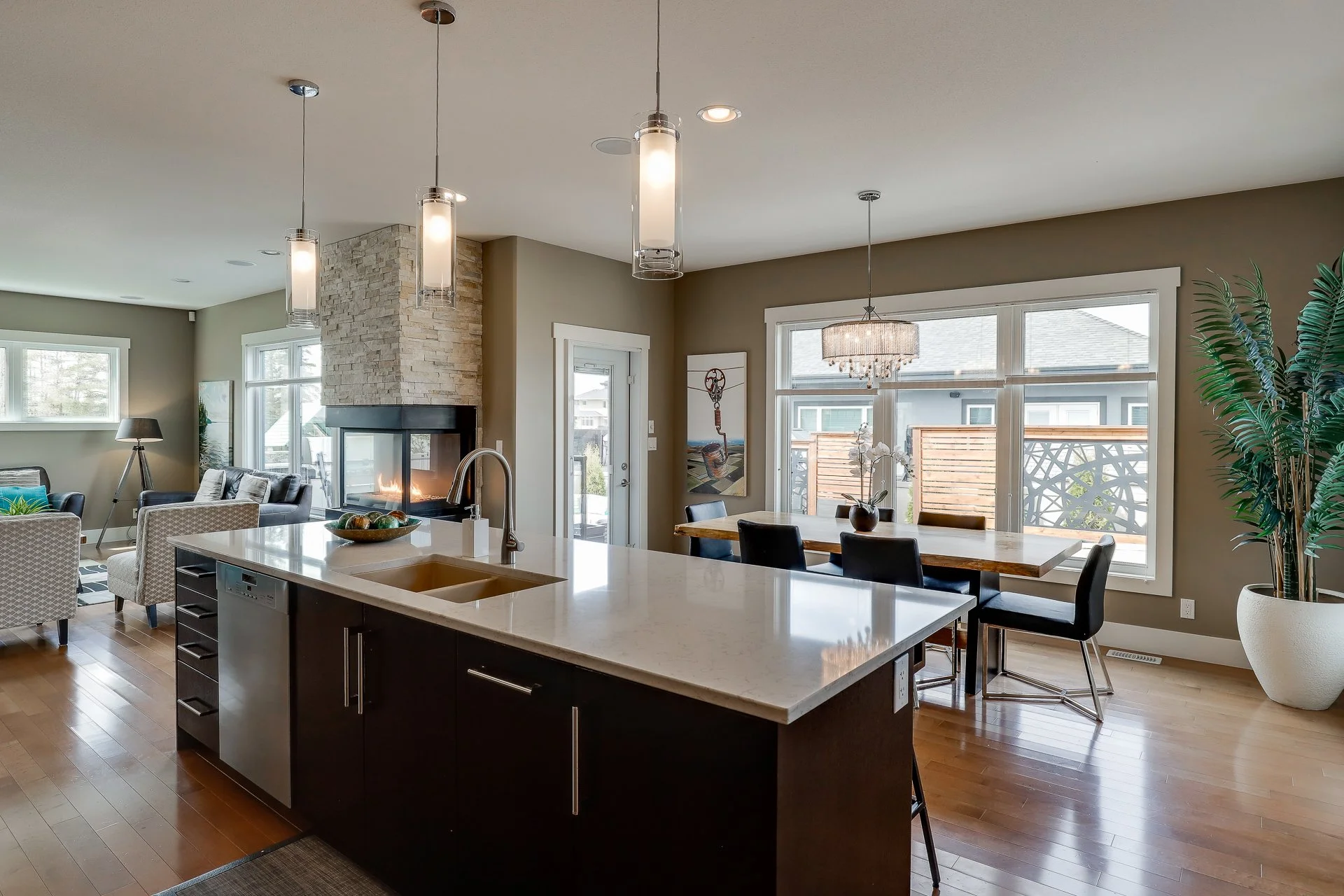 18-398 Atton Crescent-18.jpg