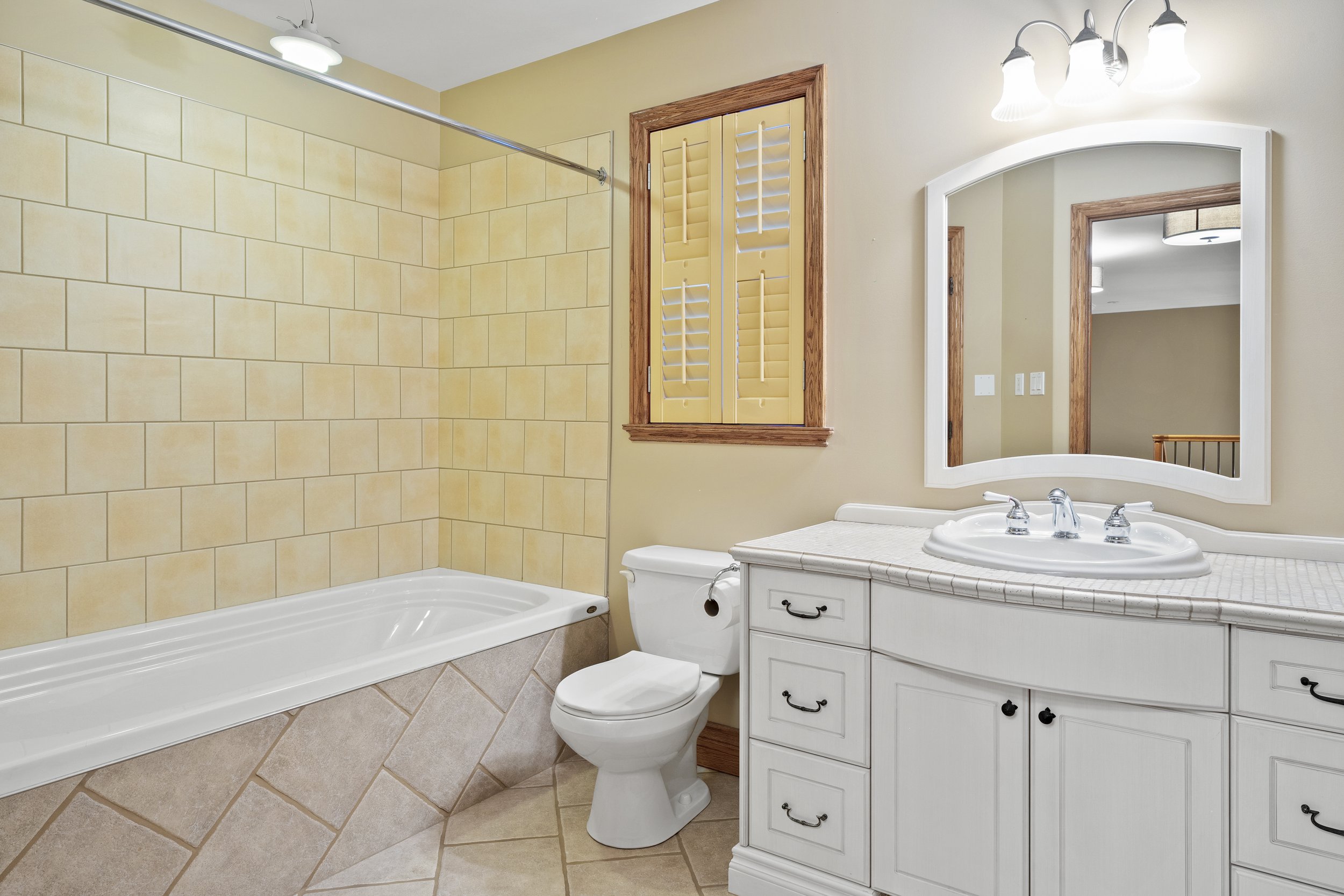 12-302 Collins Crescent - Spruce Homes-55.jpg