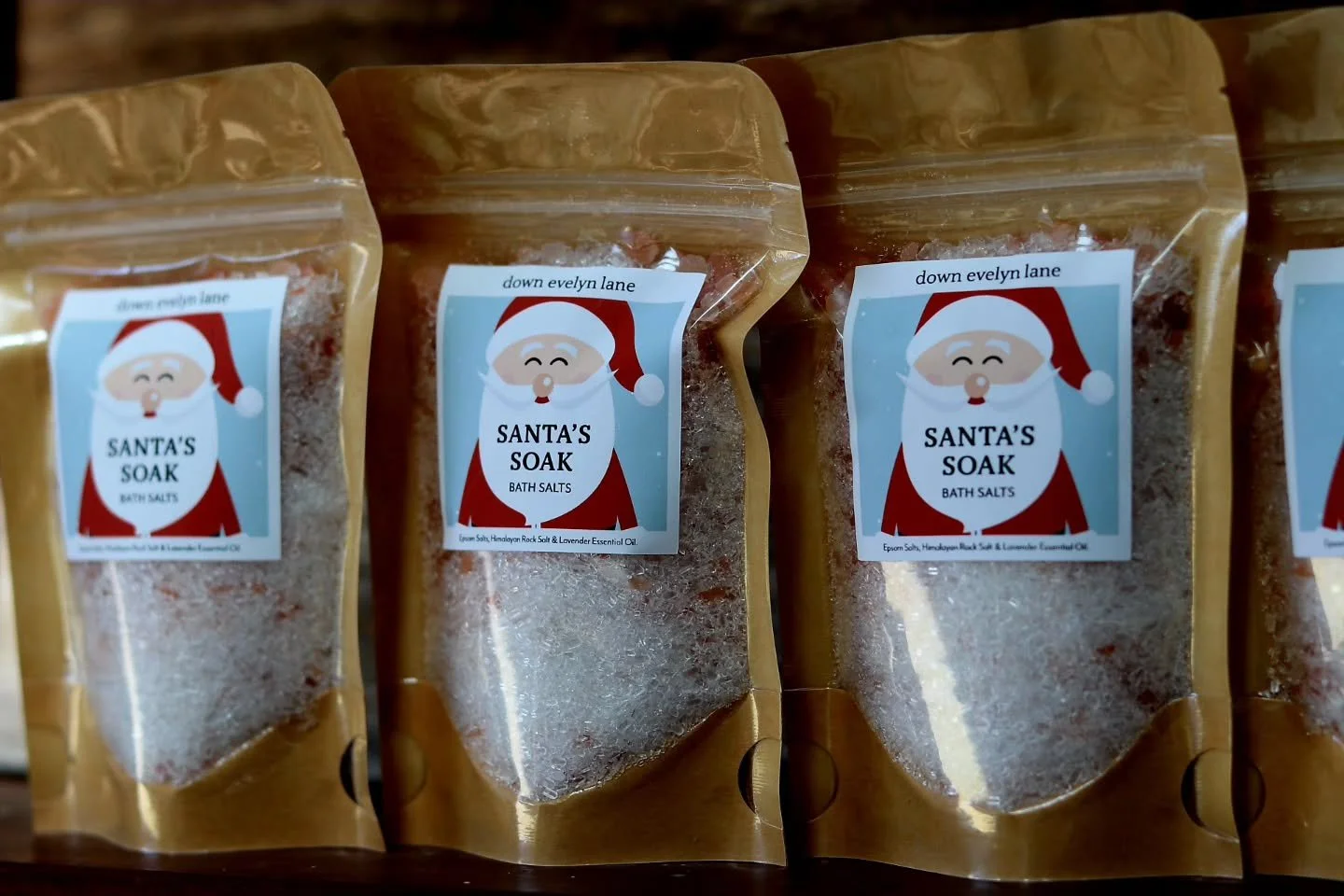 Santa's Soak Bath Salts offer a soothing and calming experience, perfect for unwinding after a busy day. 🎅🛁✨️

These bath salts help to release muscle aches and pains, slow a busy mind, release stress and tension, soften and moisturise the skin and