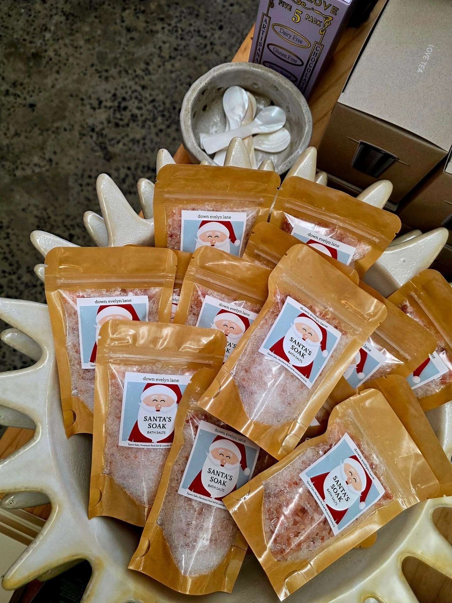 Find Santa's Soak - Bath Salts in store @oakandhaven