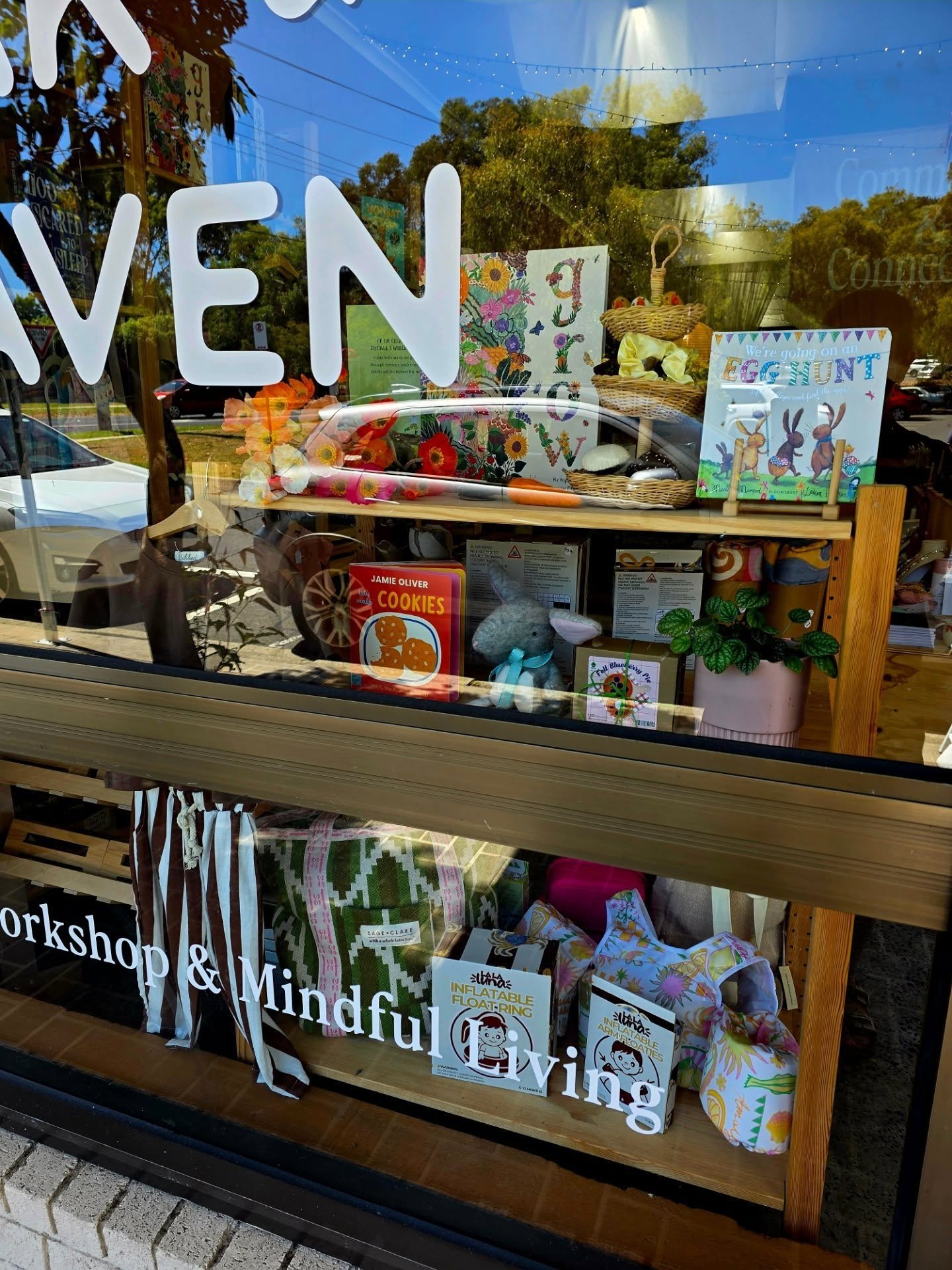 A sunny Saturday spent @oakandhaven ✨️☀️

Beautiful golden goods and slow conversations with lovely customers. It's the kind of store you walk into and never want to leave. 🧡

A few snaps of things I loved in Yana's beautiful space today... 📷

✨️ A