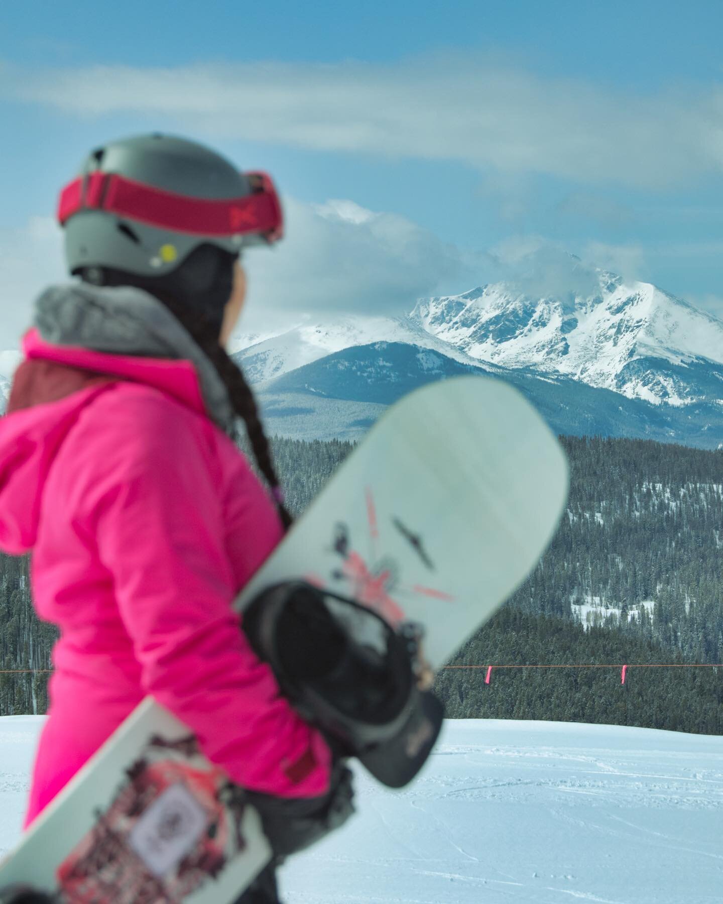 Can&rsquo;t believe how quickly snowboard season came and went! ❄️🏂🏔️ Another fun season in the books! Celebrated closing weekend a few days ago. So many years of adventures here. 😉

📍Vail, Colorado

#vailsnow #vailmountain #vailsnowpros #traveli