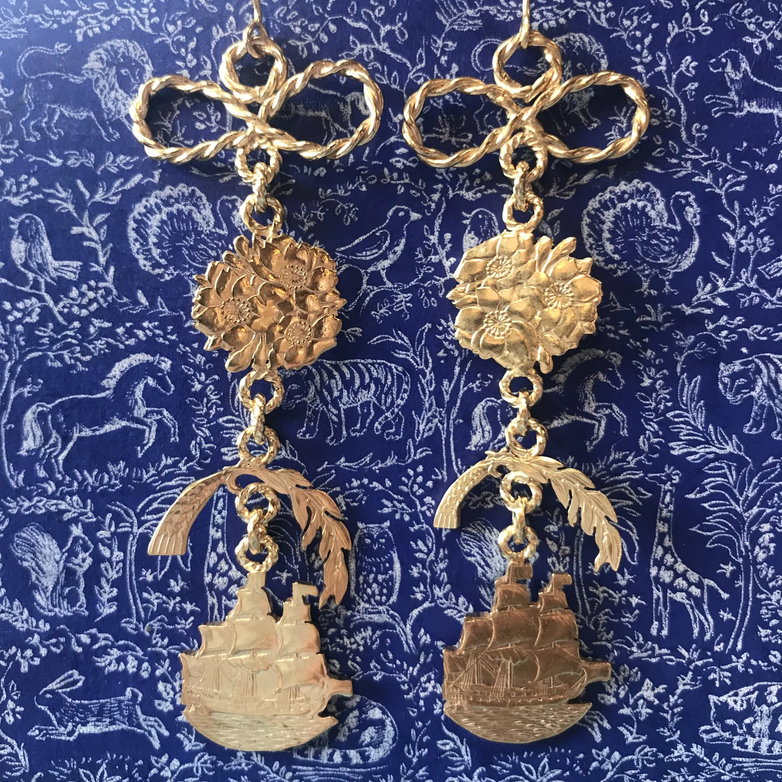 Earrring-Knot-Flora_ship-Gold.jpeg