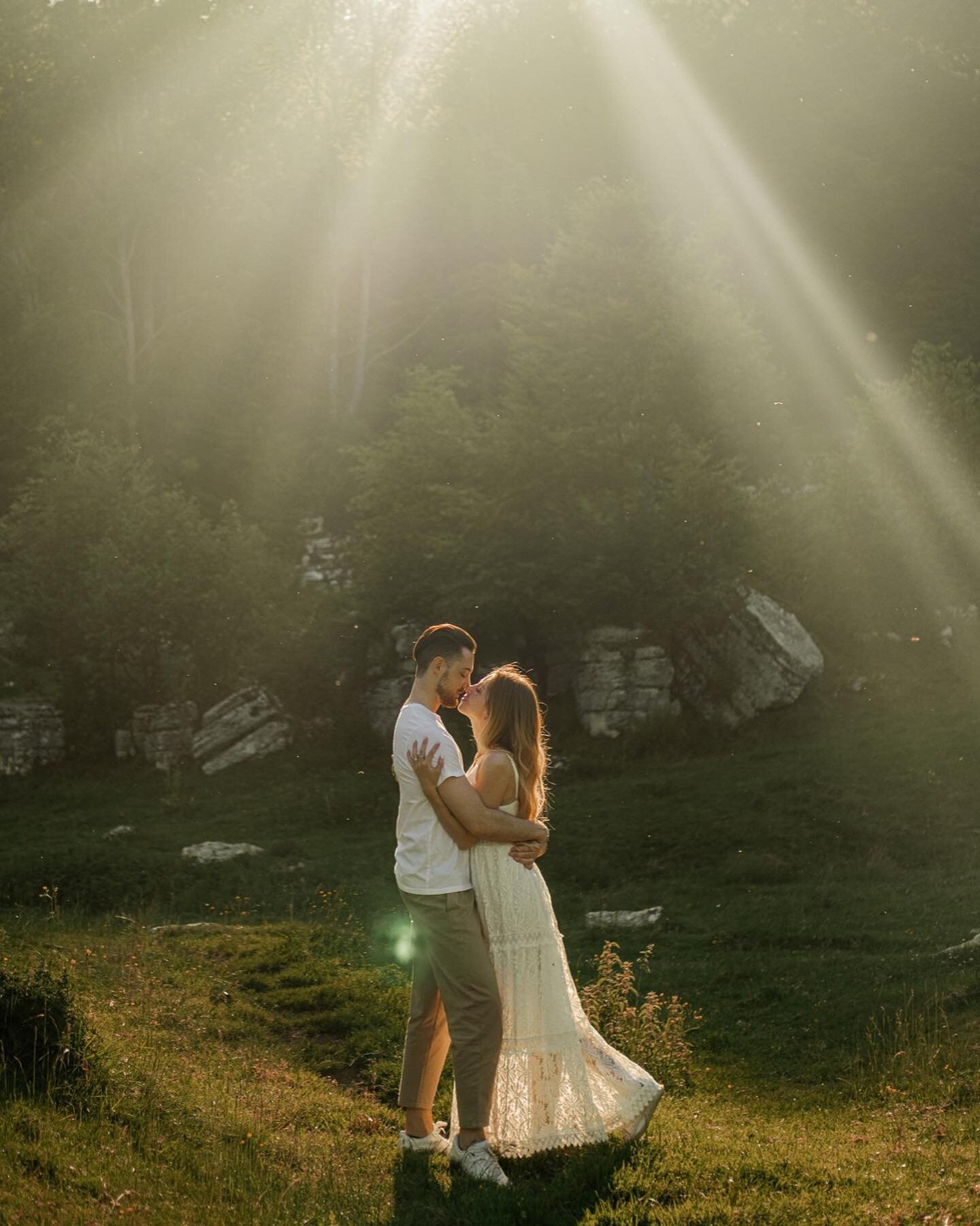 Living in a fairytale ✨
.
.
.
.
#couplephotography #cinematography #couplephotoshoot #italyphotographers #mydiarylife #fairytailslover