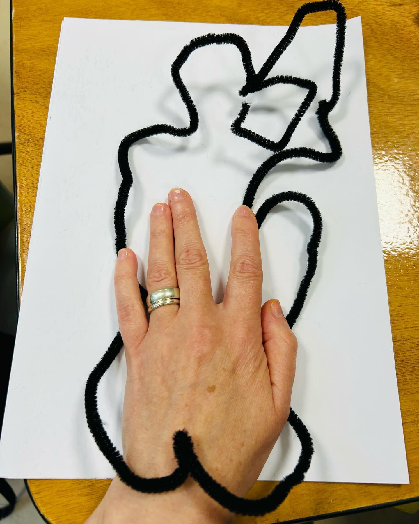 My responses to an alternative, 3D, experimental life drawing workshop today - Life Forms - run by @sam____lucas @fra_beecher @explorist_2 

I was trying out ways of bringing in my idea of creating self portraits using my hand, but instead using my h