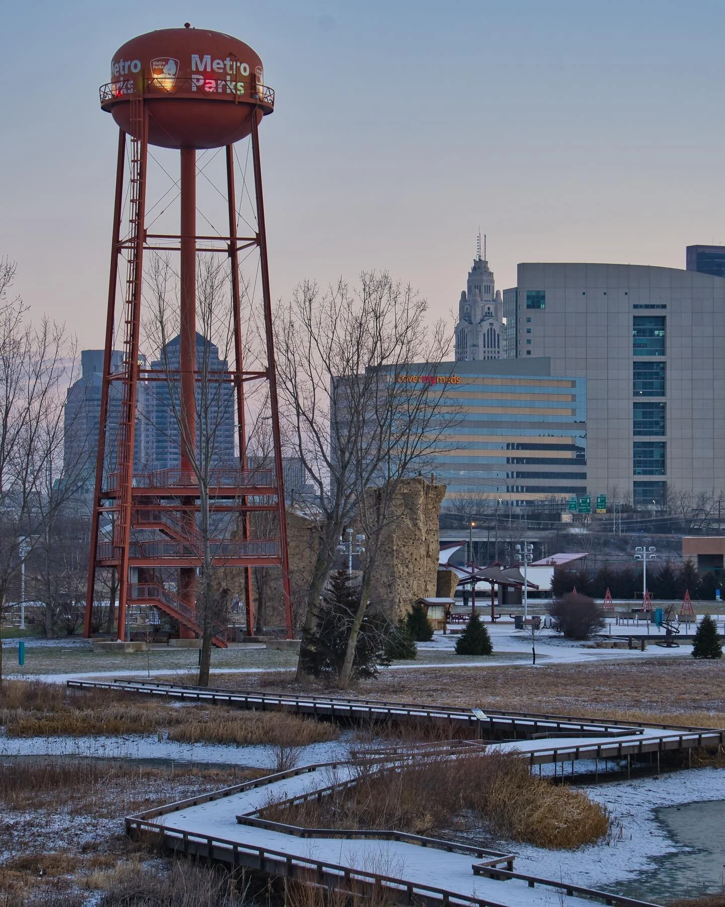 Out of sheer boredom, I went to take the same photo at sunrise and sunset today. Neither turned out exactly how I wanted. Which is better? I still can&rsquo;t tell, but at least it got me outside! @lifeincolumbus #getoutside #sciotoriver #sonyalpha #