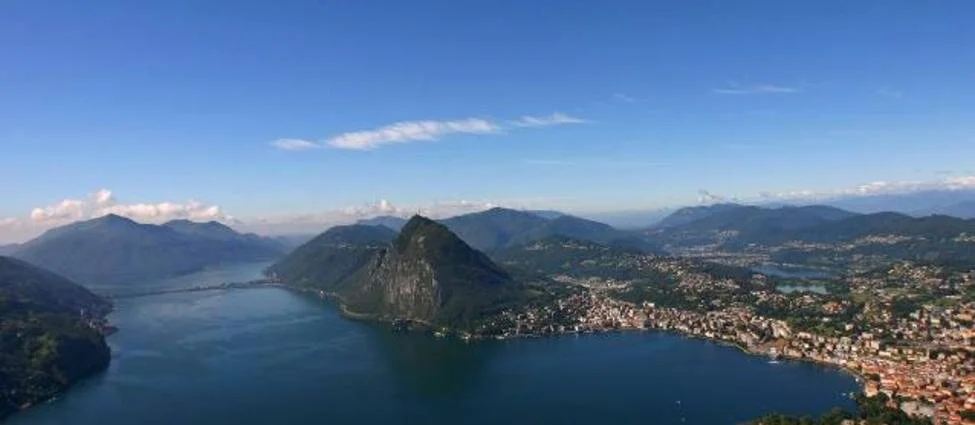 Utsikt över Lugano, Luganosjön och San Salvatoreberget