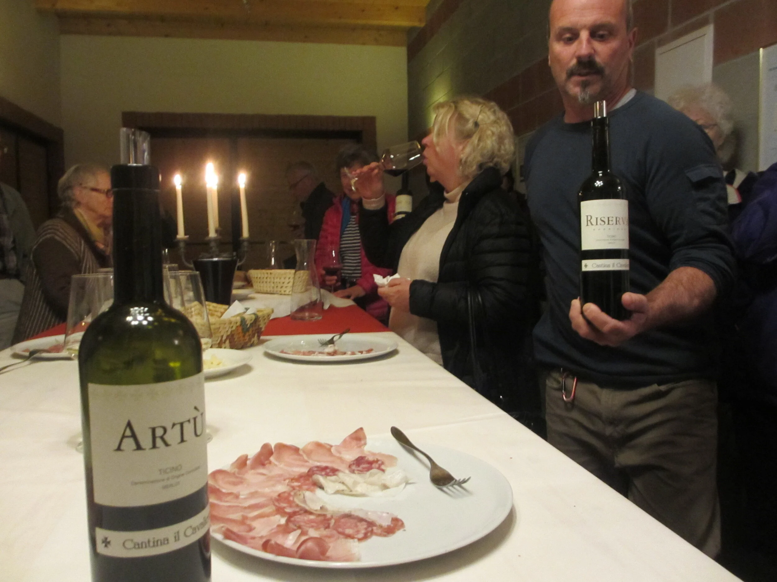 Roberto Belossi förevisar sina kvalitets viner på vingården Il Cavaliere 