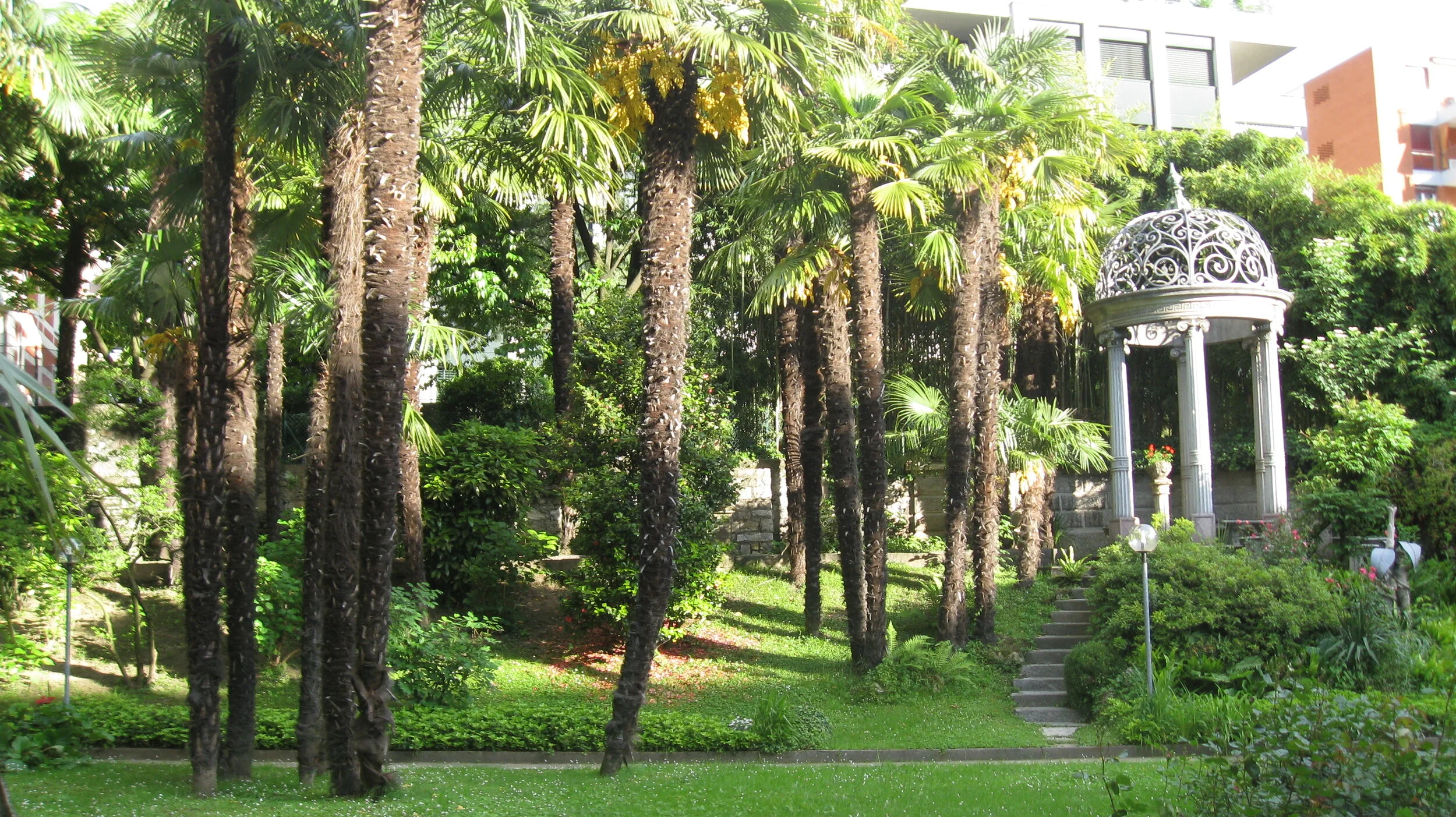 Del av parken som omger klosterboendet 