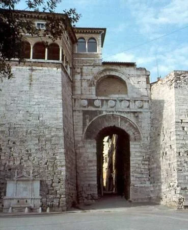 Perugia-ArcoEtrusco.JPG