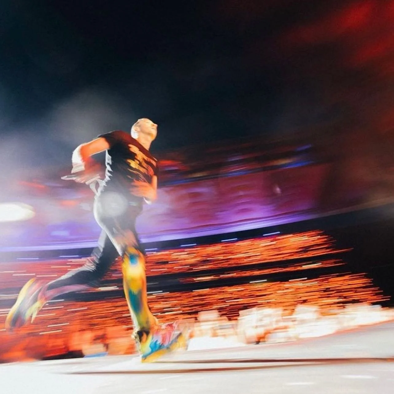 what. a. moment. 🥺 Chris Martin of @coldplay sporting a one of a kind @broomestreetganesh t-shirt, made specially for him for the Music of the Spheres- World Tour ✨🪐🤍 

An honor to have designed it with the best best team @eddiestern @vacation_vac