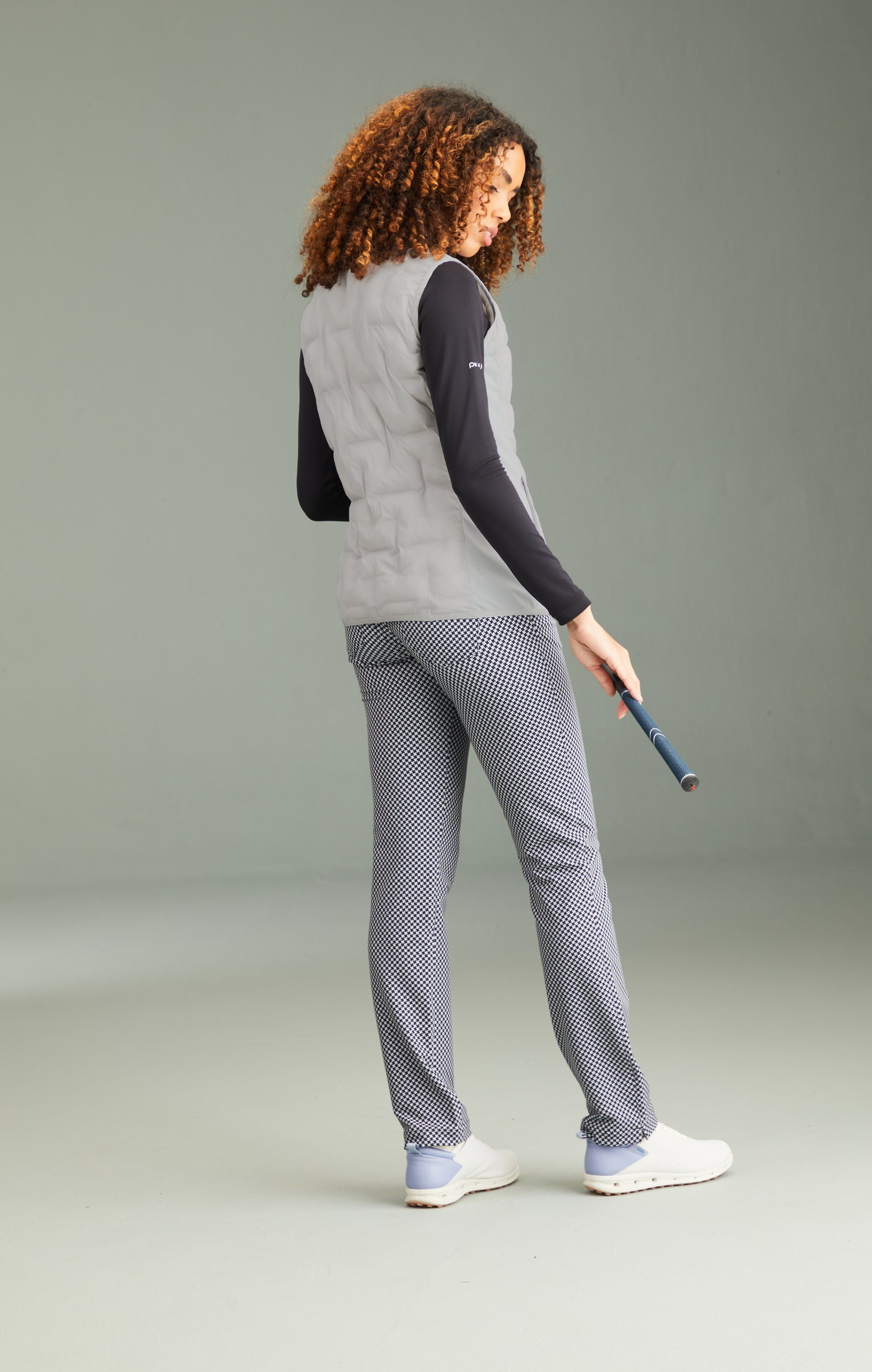Flo_Quiet_Grey_s02.jpg