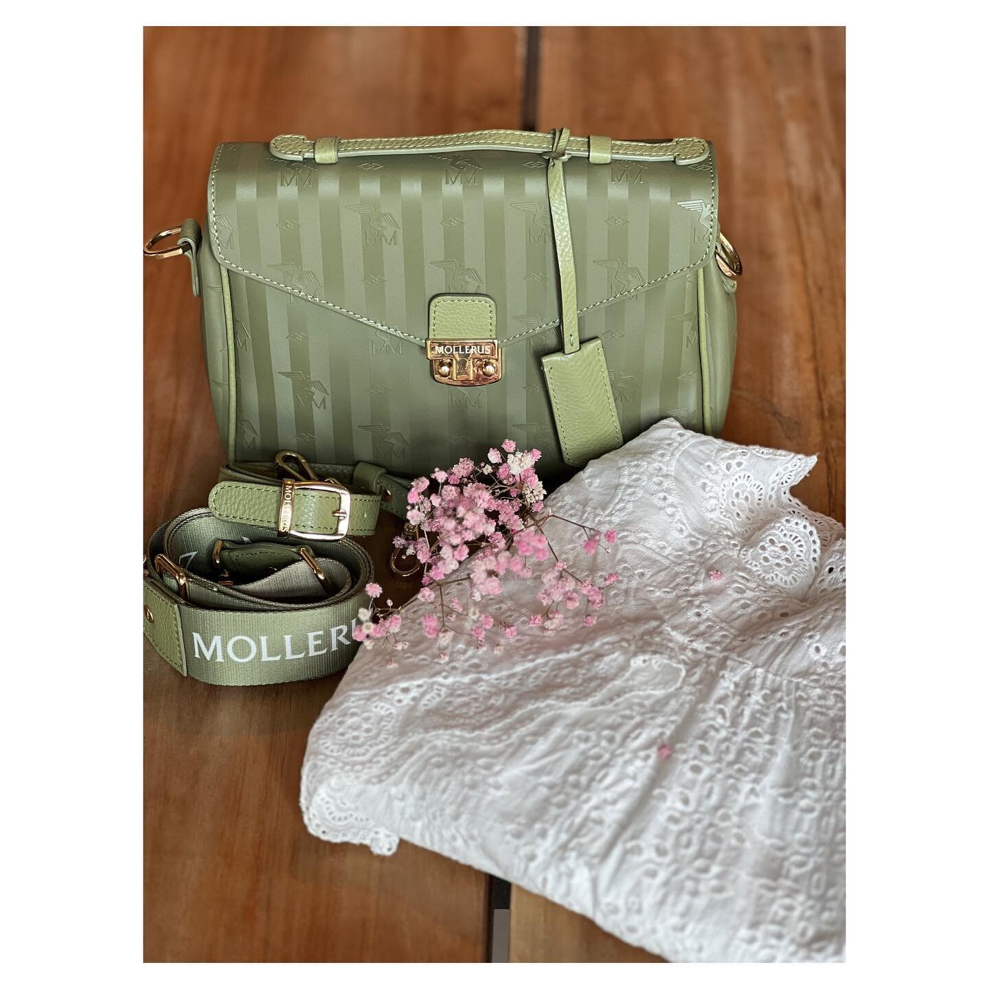 we love this bag &amp; colour🌿

bag ∙ maison mollerus marly (new)
blouse ∙ jc sophie

#lieblingsst&uuml;ck #spring #inspiration #maisonmollerus #jcsophie #secondseason #conceptstore #fashiondesigner #treasure #fashion #sustainablefashion #fashionins