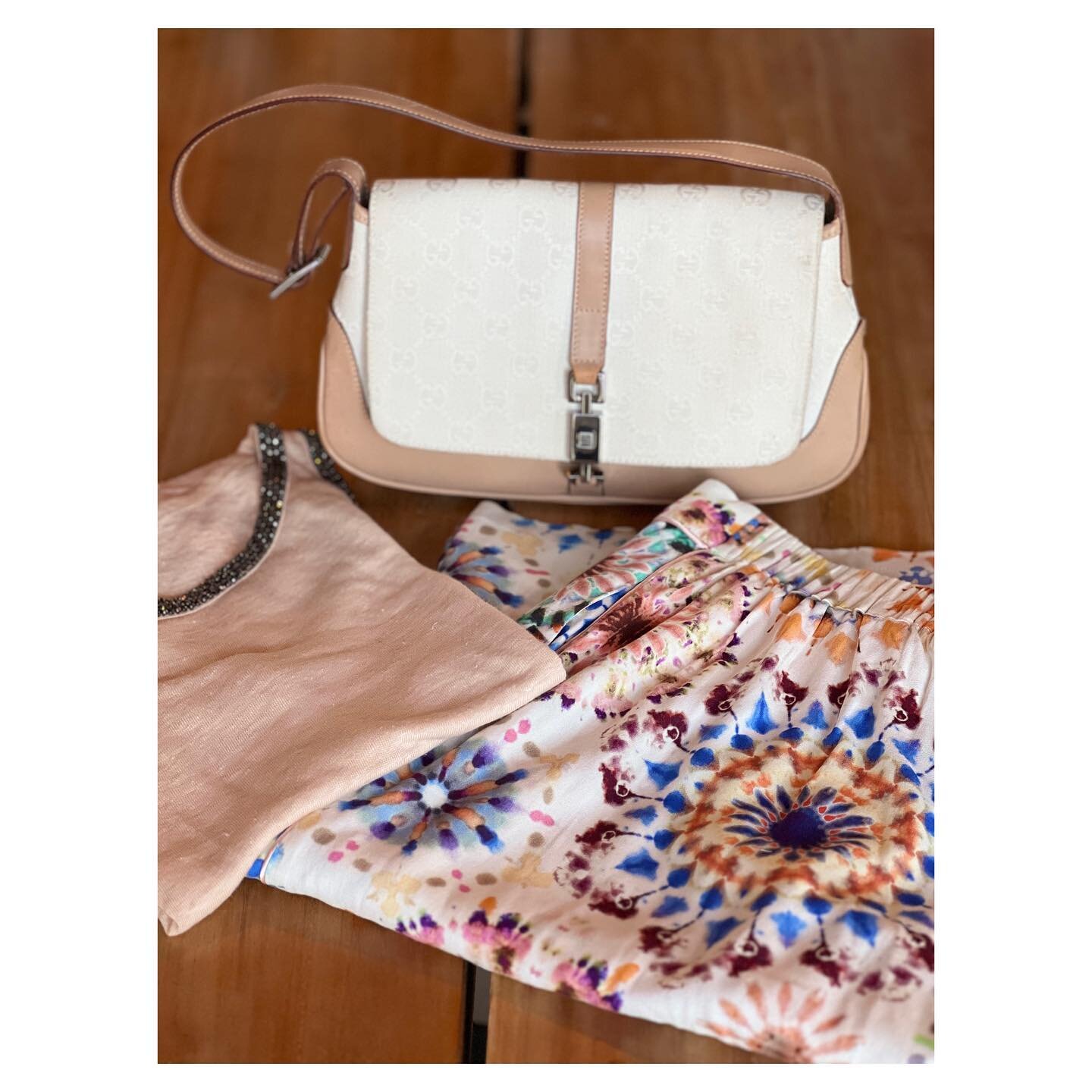 we love spring colours🌸

bag ∙ gucci
pants ∙ dea kudibal
top ∙ maje

#lieblingsst&uuml;ck #spring #inspiration #gucci #deakudibal #maje #secondseason #conceptstore #fashiondesigner #treasure #fashion #sustainablefashion #fashioninspo #luxury #luxury