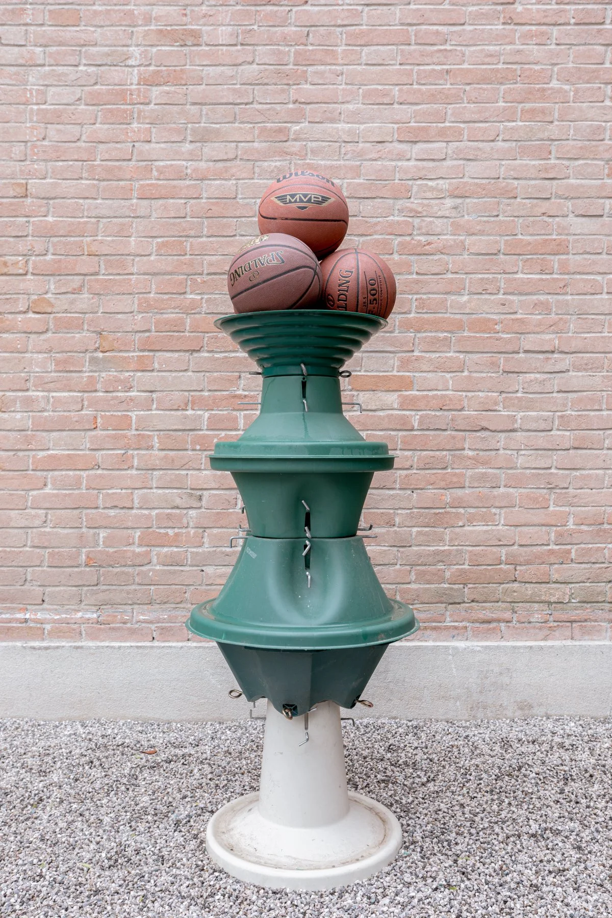 "Longevity Vessel". Venice Biennale of Architecture 2023, "Everlasting Plastics" at the US Pavillion. Permanent collection of Carnegie Museum of Art. Photo by Andrea Ferro.