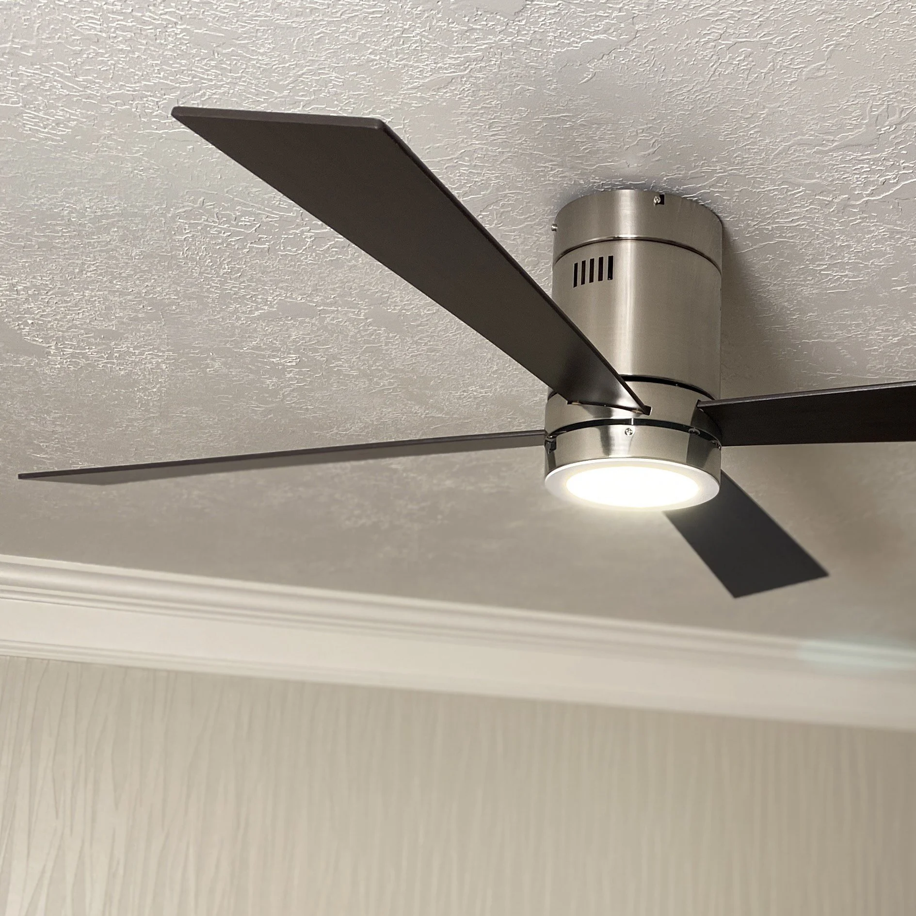MODERN FAN AND LIGHT