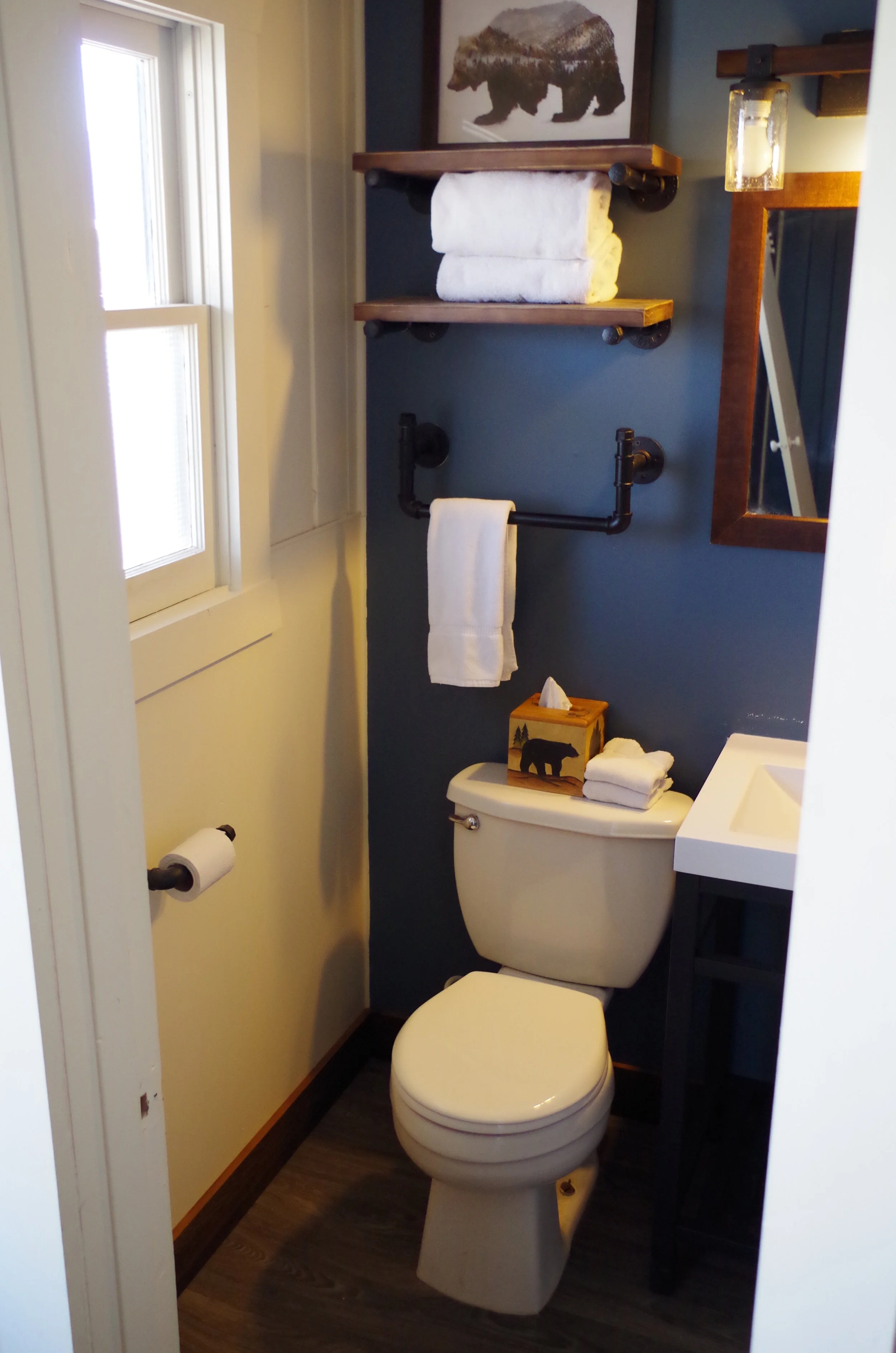 Slackwater-bathroom.jpg