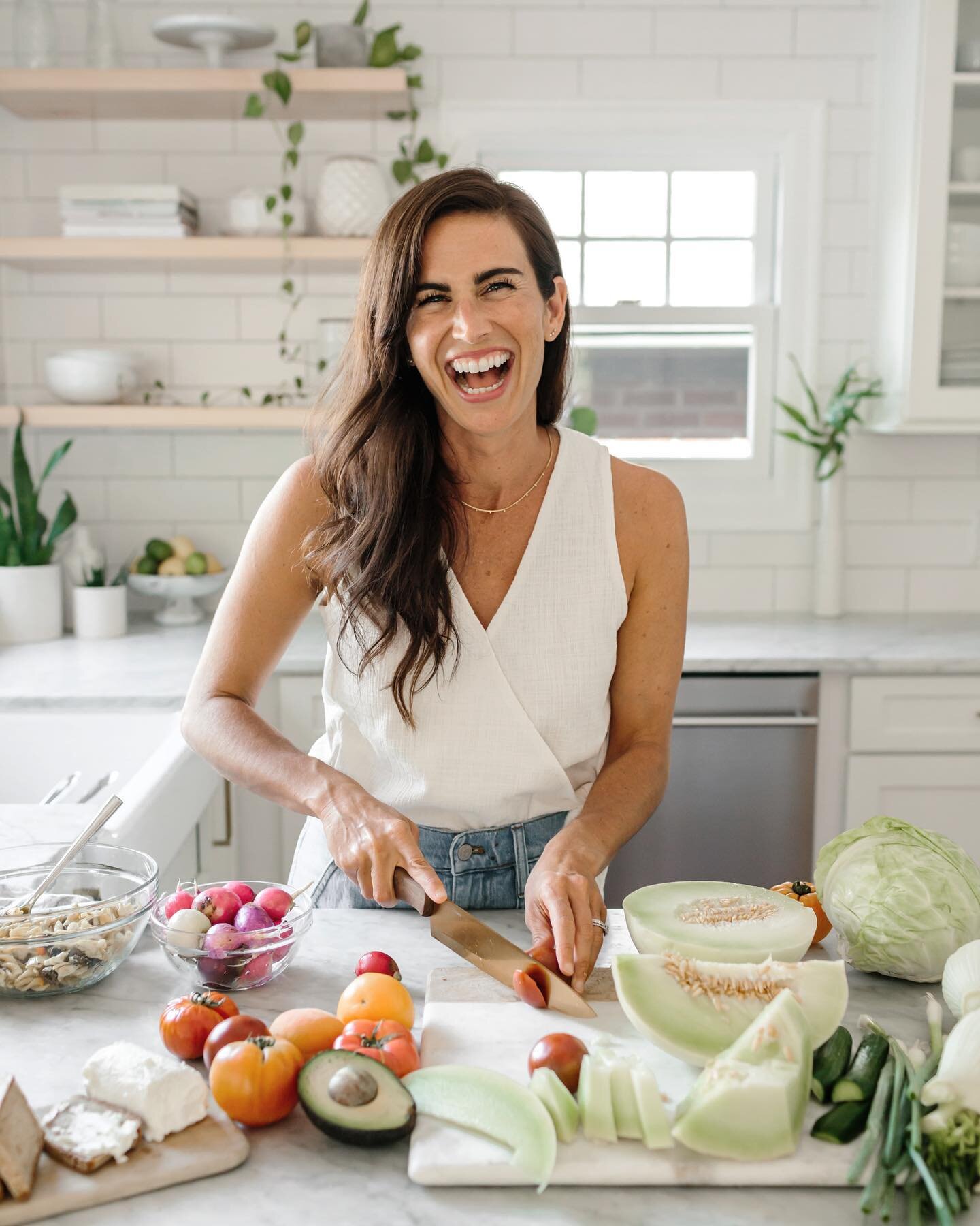 Shot for @simplyrealhealth 
.
I&rsquo;m so proud of my friend @simplyrealhealth and the truth she spreads about body image and healthy nutrition, without judgement. There are a lot of messages we receive (as women) about our bodies and eating that fi