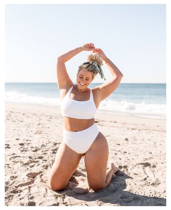 30+ Cute Girl Poses For Beach Photoshoot - Feminine Buzz