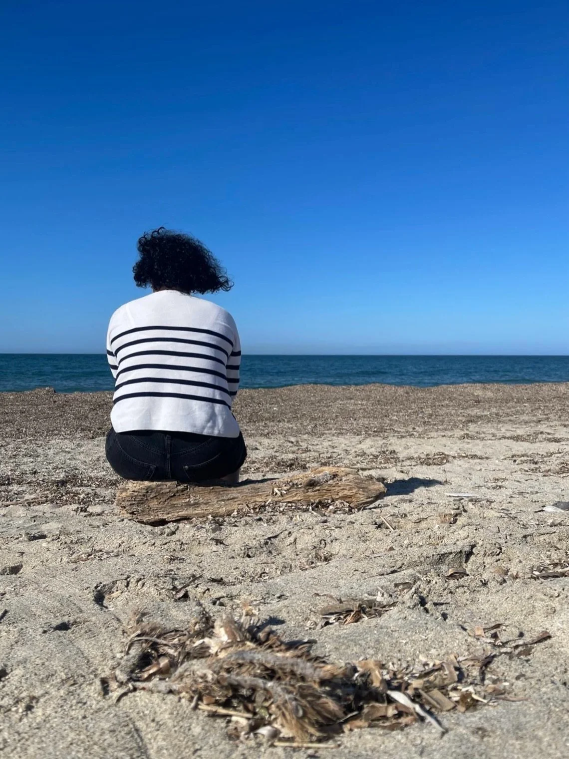Io, Lady Puffington e la mia famiglia abbiamo visto il mare. L&rsquo;unica foto dell&rsquo;outfit che posso mostrarvi &egrave; la prima perch&eacute; mi sono macchiata tutta con il pranzo. Ma &egrave; tutto giusto per la giornata perfetta ✨🔋💕🫂
#vi