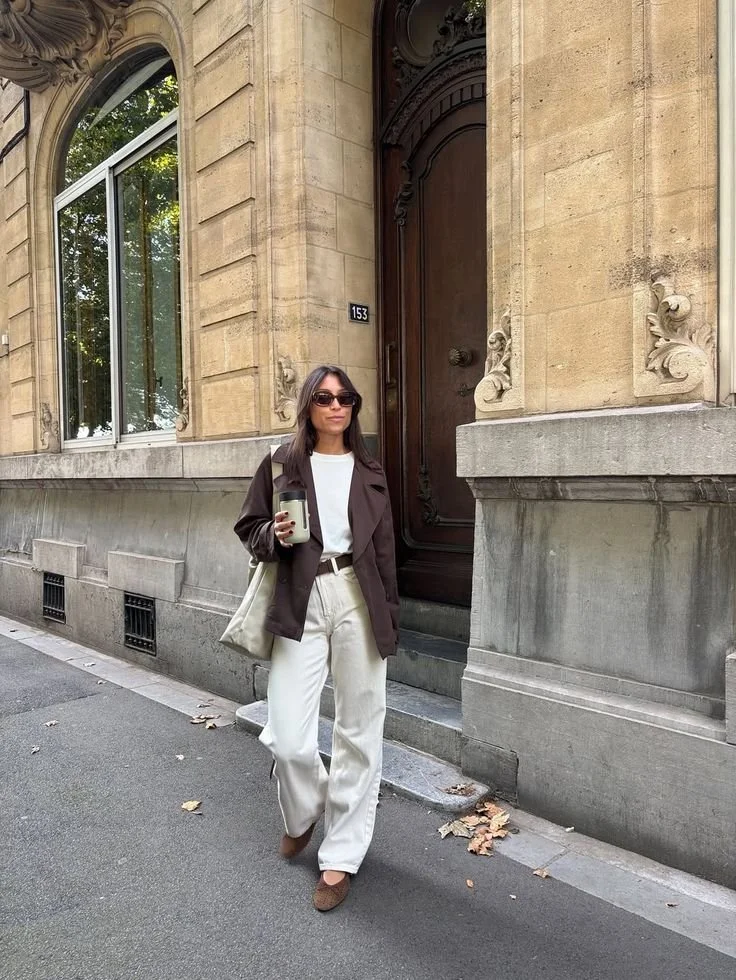 How to Style White Jeans 5 Elegant Transitional Outfits for Late Summer and Early Fall_2.jpg