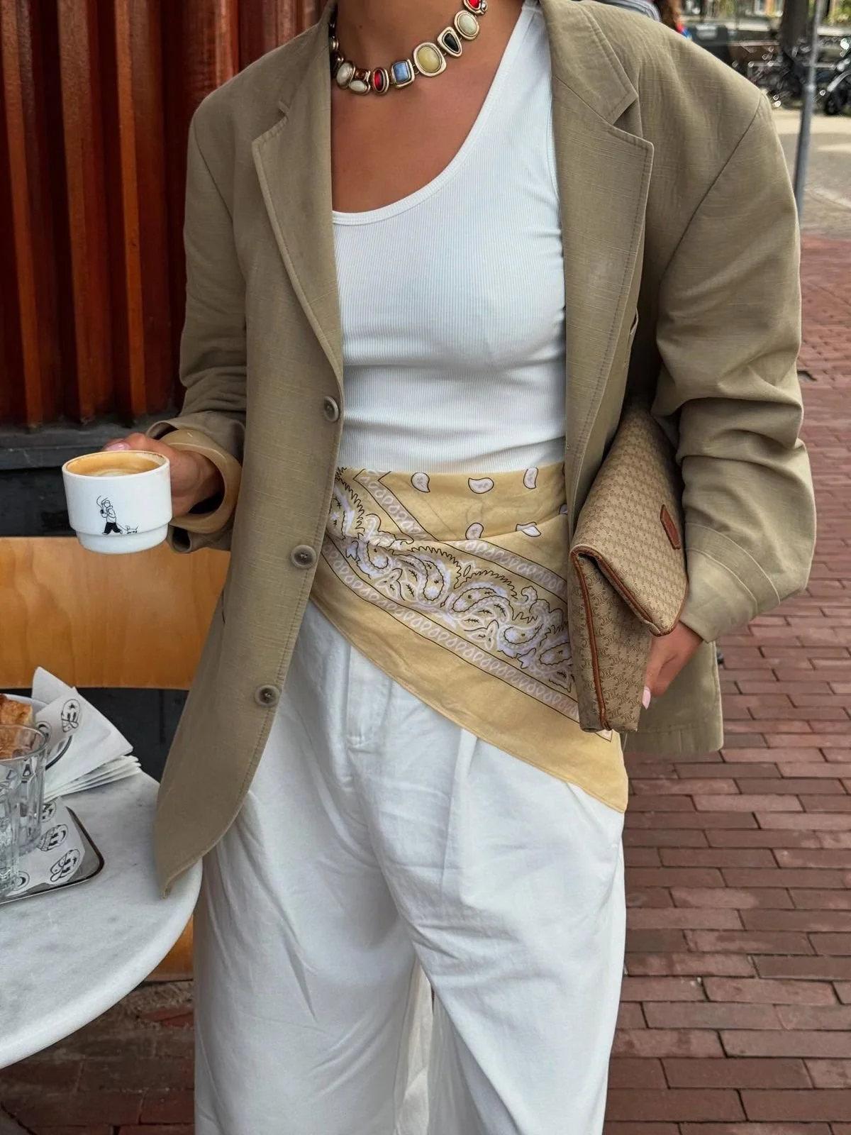 How to Style White Jeans 5 Elegant Transitional Outfits for Late Summer and Early Fall_3.jpg