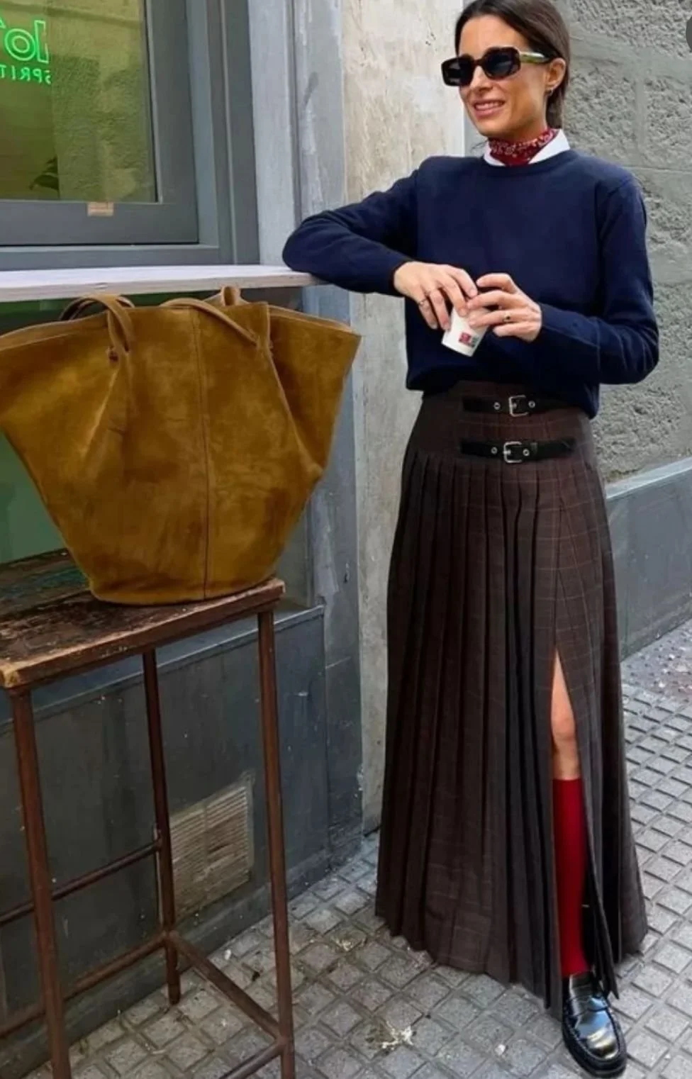 How to Style Loafers for Fall 7 Chic Outfit Ideas for Work and Weekends_2.jpg