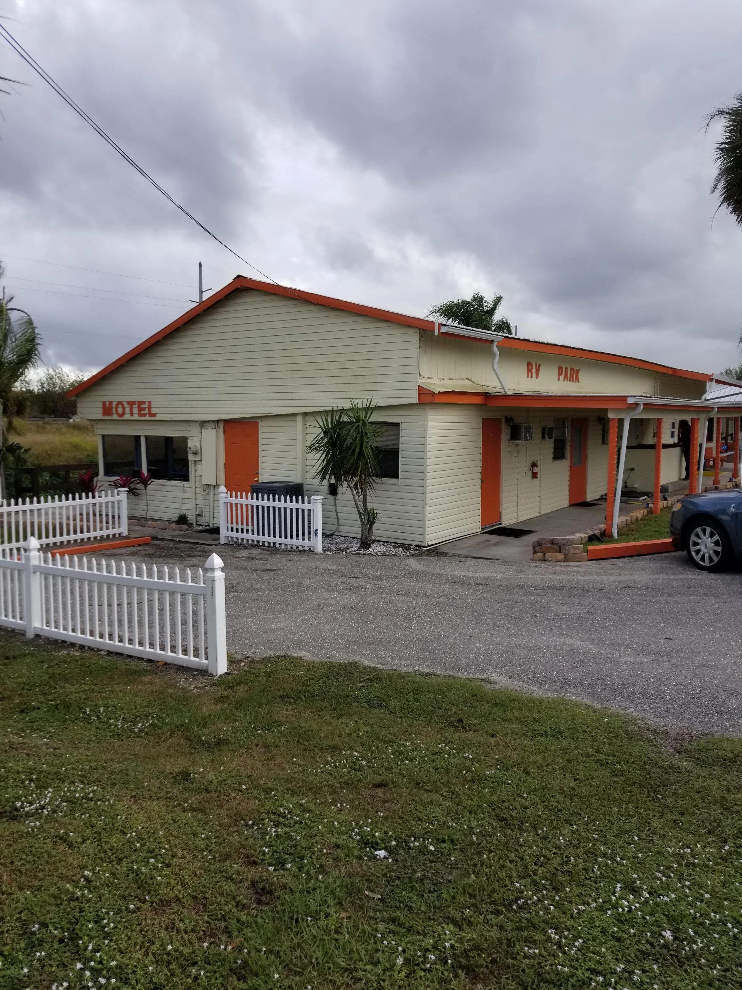 motel outside.jpg