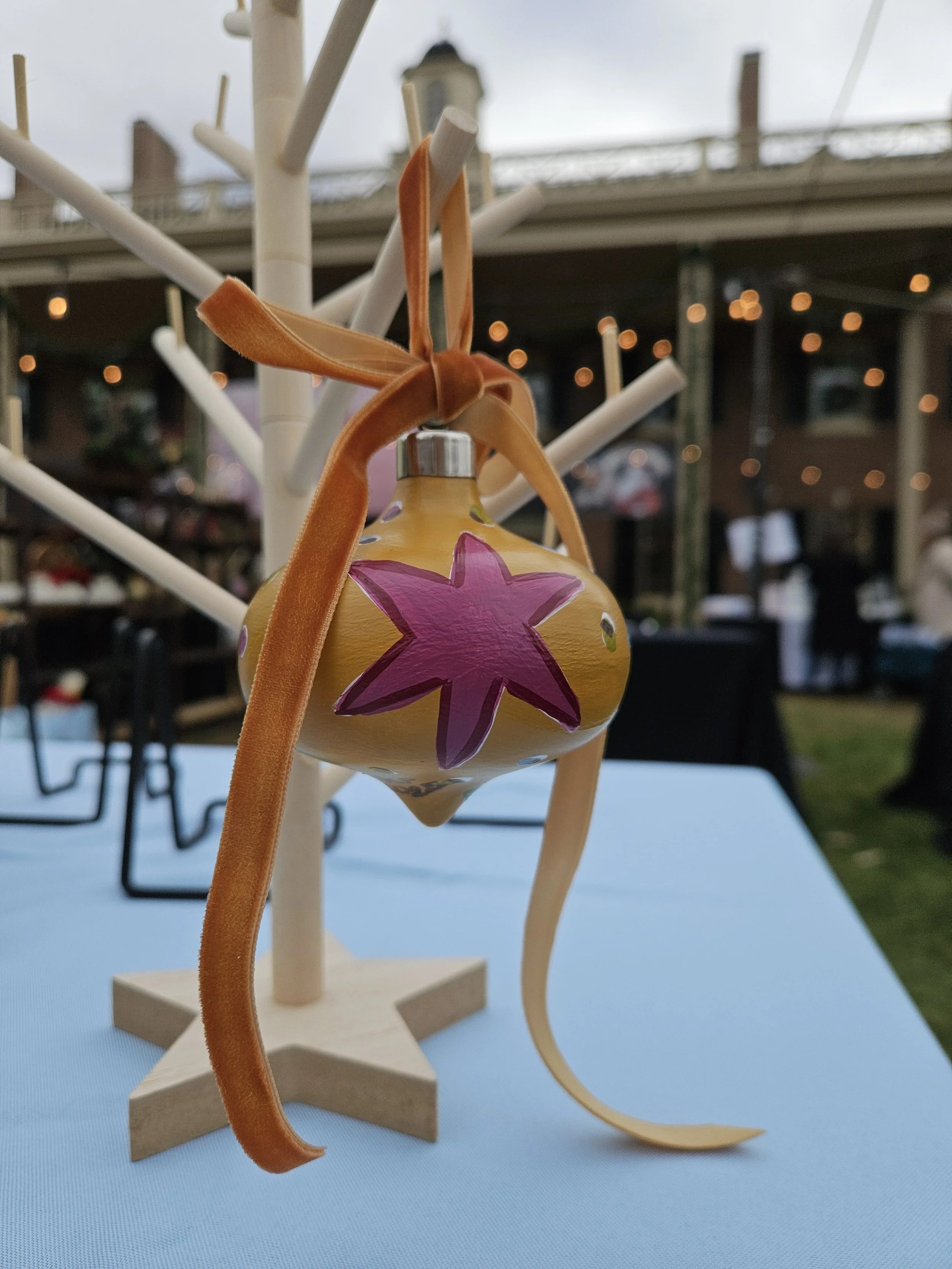 Ceramic Ornament - Stars Retro Gold