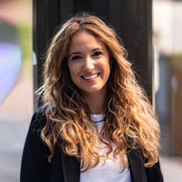 Close-up of Andrea Bernad-Barnola, LPC licensed therapist from The Sterling Group DC