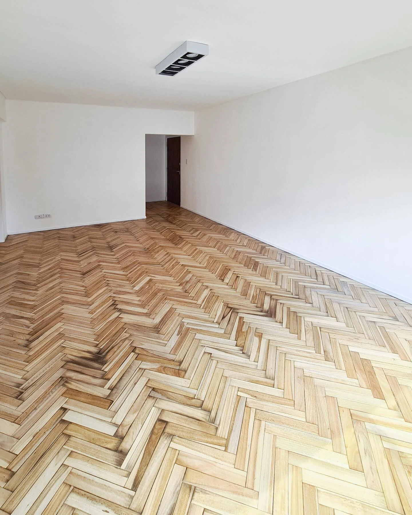 Les queremos compartir el antes y despu&eacute;s de este espacio. 
Ac&aacute; podemos notar la importancia de hacer reformas de manera integral,  aggiornando el departamento en su totalidad. 

#reformasintegrales #reformasestrategicas #venta #villaur