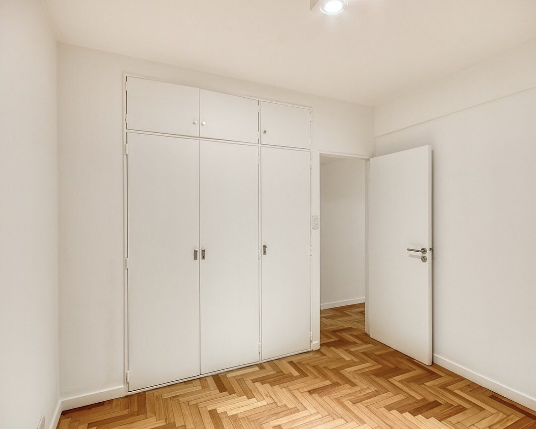 Scalabrini | Reforma estrat&eacute;gica para alquiler 

&iquest;Qu&eacute; les parece este cambio en el dormitorio? 

🔥

.
.
.
.
.

#realestate #mercadoinmobiliario #reformasestrategicas #toyosquesada #antesydespues #arquitectura #dise&ntilde;ointer