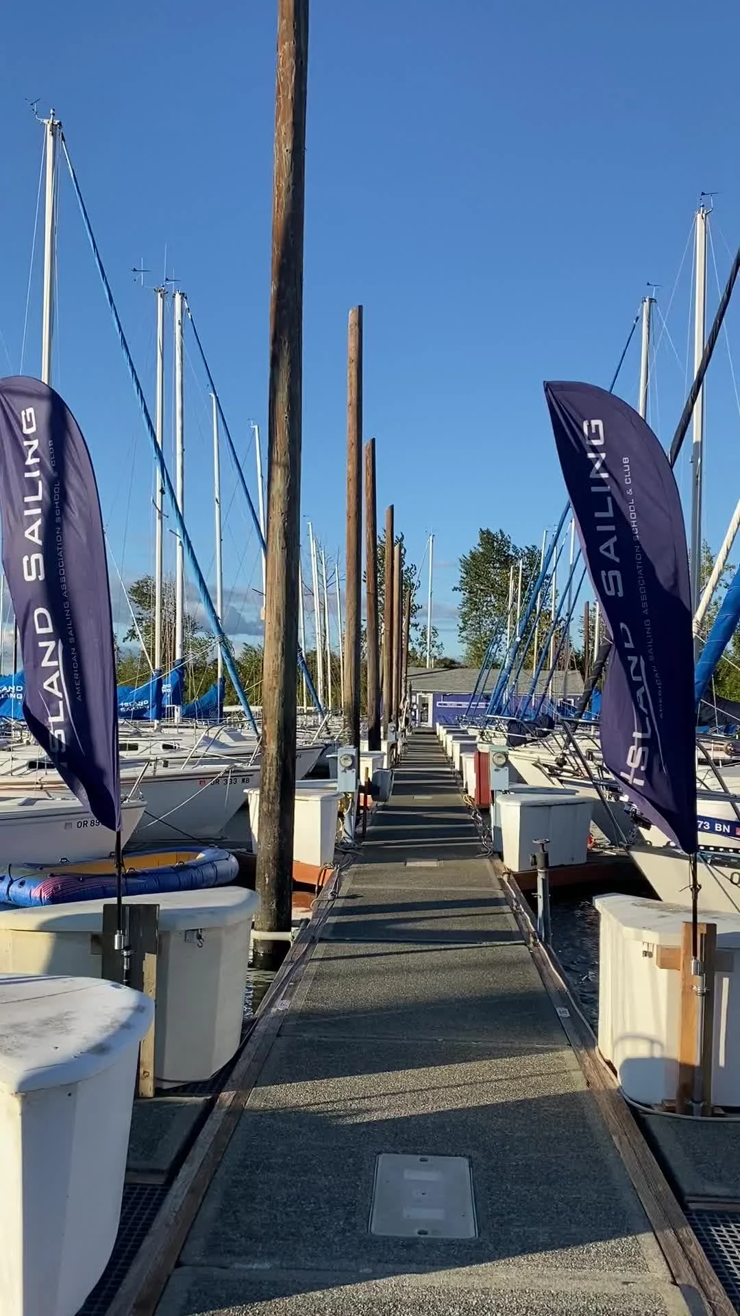 A little series on a beautiful fall day, taking out Aurora! 

Members have the opportunity to take out any of our boats when the sunsets are like this. Come check it out! 

#SailingLife #portland #oregonexplored #pdx #sailing #islandsailing #vancouve