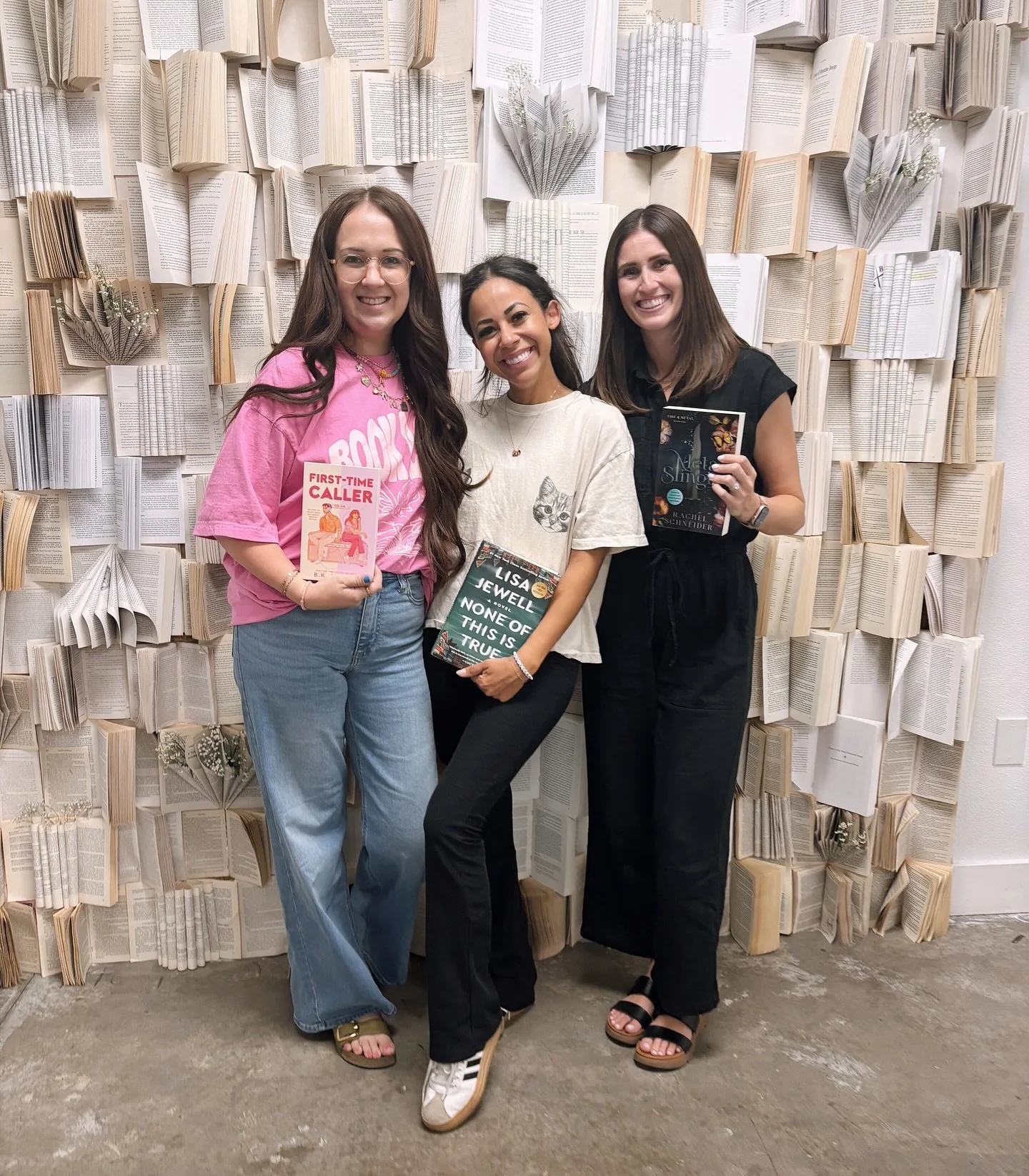 We’re just a week away from BOOK CLUB!! 📕📖📚
Monday September 29th 6:30pm 🧡🧡🧡
Have you chosen your book yet!?
This month we’re reading + discussing, 
Thriller - Rock Paper Scissors with @kelsieishappy 
Fantasy - Heartless Hunter wi