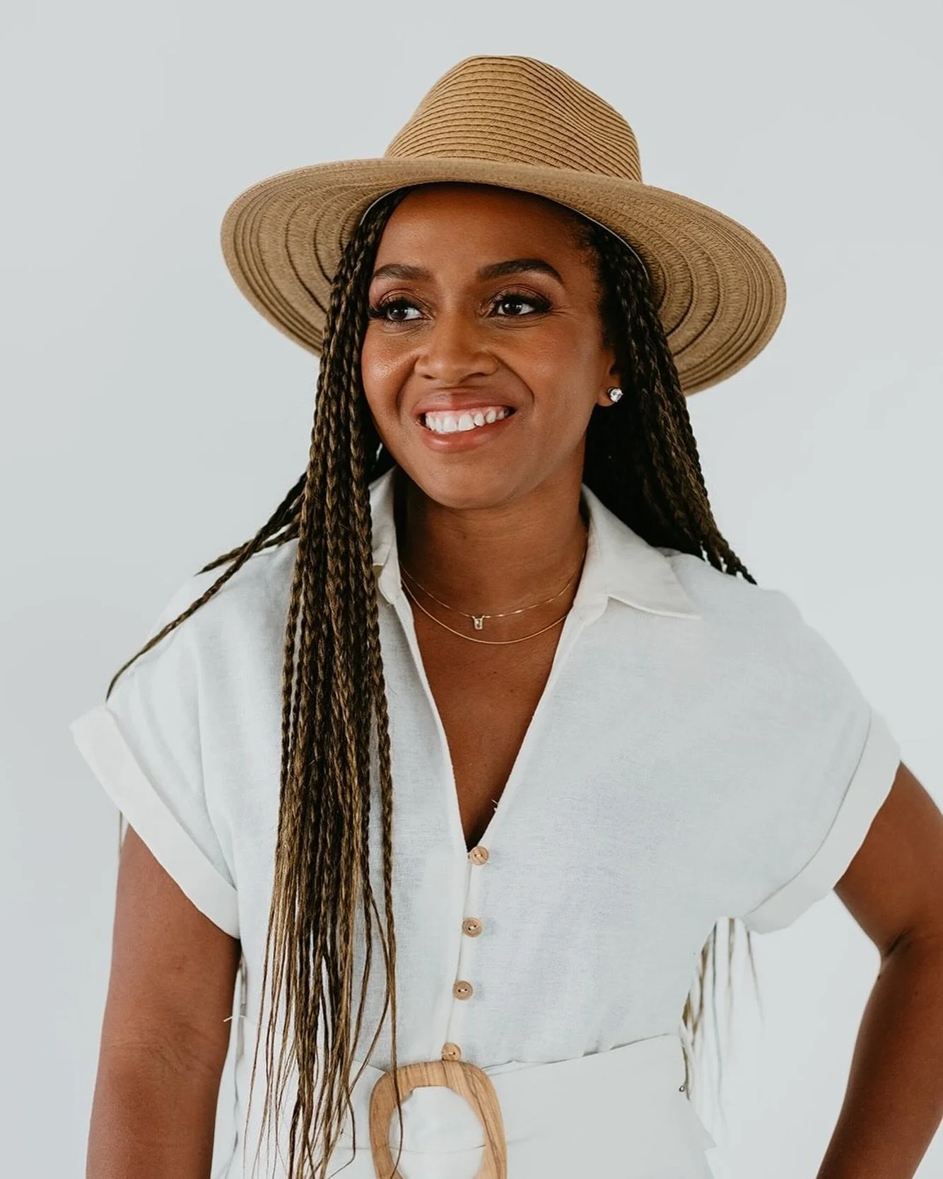 Our NOVEMBER BESTIE BRUNCH launches tomorrow and the guest is literally the guest of my dreams because I ADORE HER and I’ve been DYING to learn this skill for so long!!!! 
🍂🍁 FALLLL in love with points! With @prescriptiontotravelmd 🎉🫶🏼🧡