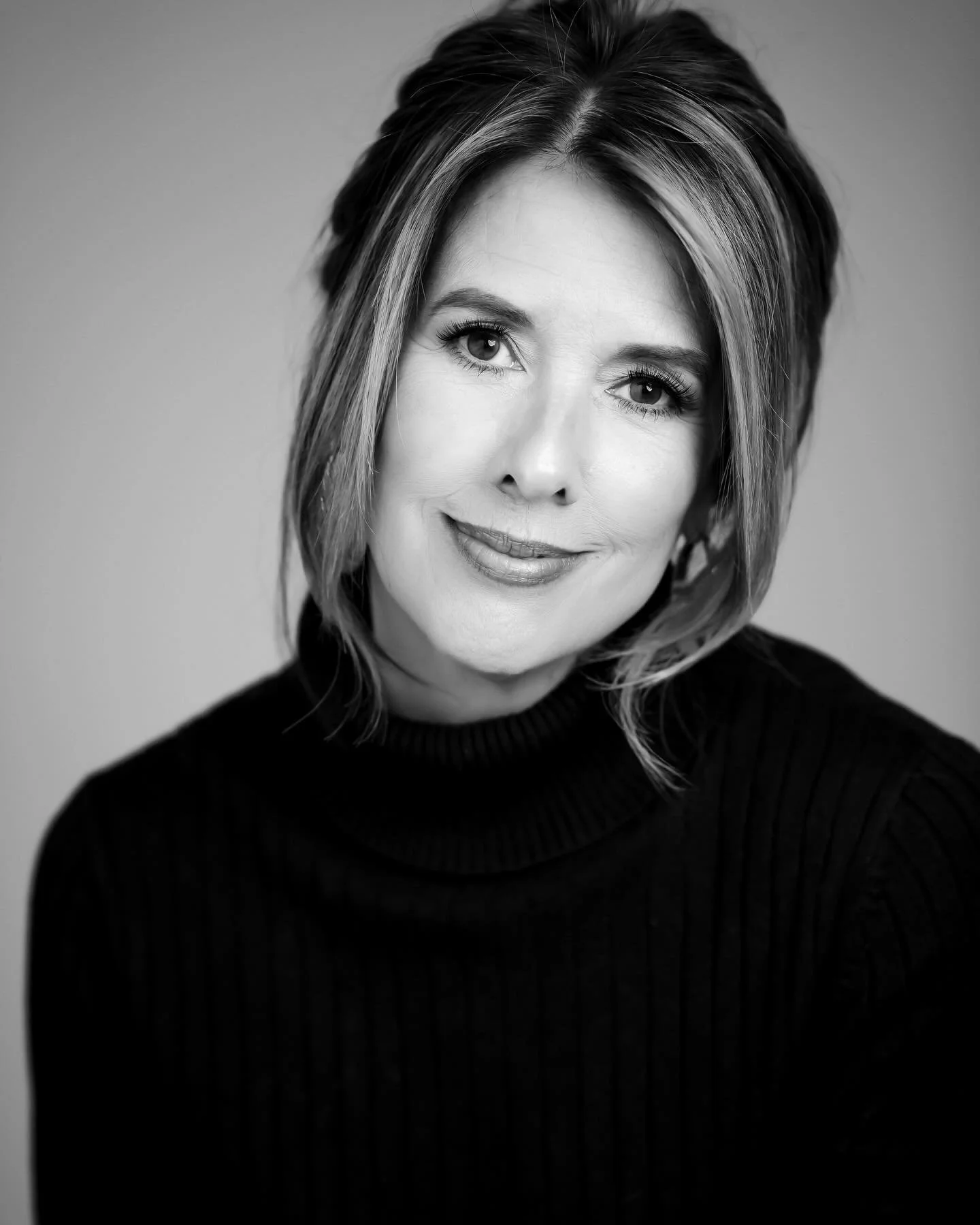 These images make me stop in my tracks every time I see them. The simplicity of a black sweater and pulled back hair. Black and white editing. They really draw you straight to Julie&rsquo;s beautiful, joyful face ❤️

@radiancebyrae_mua did a beautifu