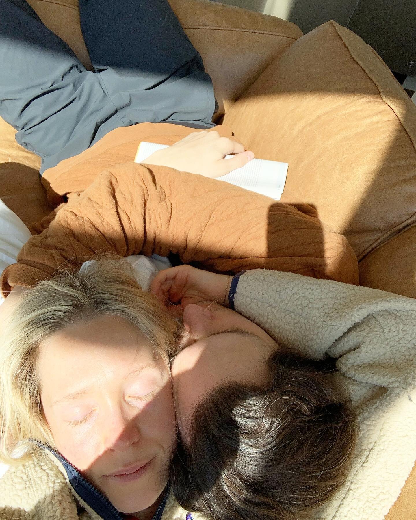 THIS PICTURE LOOKS SO SIMPLE. ⁣
⁣
I dreamed for Sundays like this. Where I could escape my racing thoughts, self proclaimed MUST-do lists and just be. Allow myself to feel relaxed, allow myself to do nothing. For years sitting down like this caused m