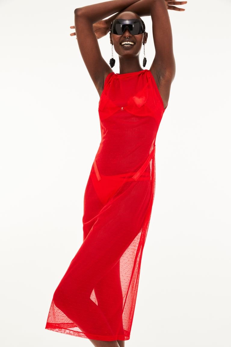 Fitted, calf-length dress in airy mesh containing some recycled polyamide with satin heart-shaped appliqués on the front