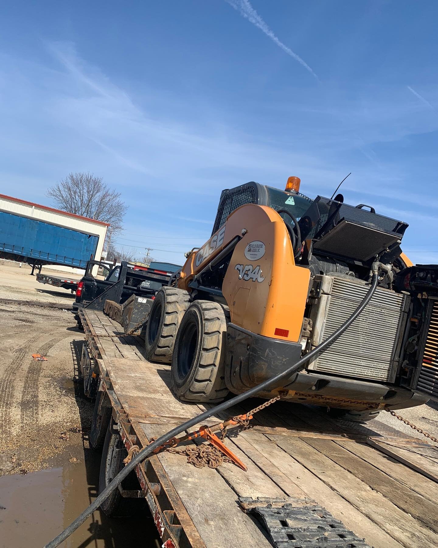 Ready to #rollout to another Porter Brothers project! #bigiron only. 😉
⁠⁠
What are you working on today?⁠⁠
⁠⁠
⁠⁠
⁠⁠
#asphalt #asphaltlife #bluecollar #officeview #porterbrothersproud #thirdgeneration #construction #blackgold #nextgeneration #dirtyha