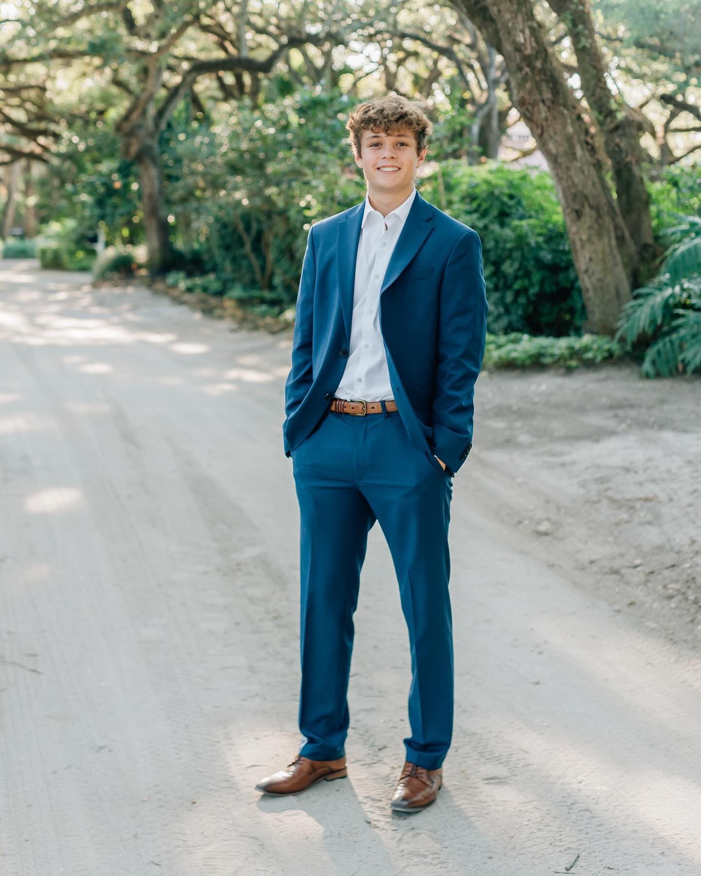 Ummmm a senior boy showing up to his session in a suit?! Pinch me! How handsome is he?! 

Blake&hellip;I love your energy and happiness! I can already tell you&rsquo;re going to make one heck of a lawyer! Congrats! 
.
.
#Melbournefl #melbourneflphoto