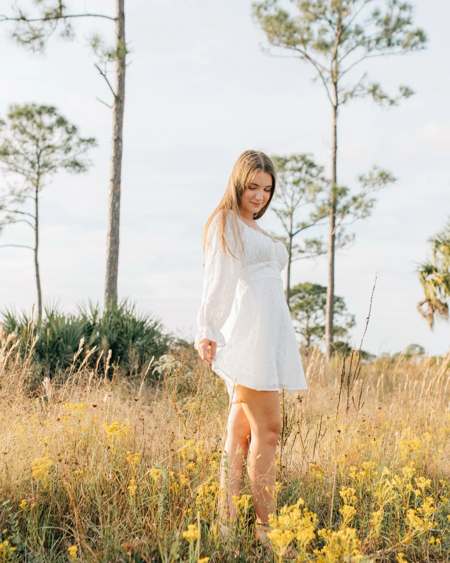 ⚠️ Friendly warning: my feed is about to be 99% seniors&hellip; like it isn&rsquo;t already 😌🎓✨ &hellip;and I&rsquo;m sooooo excited about it! 

We also need a moment for miss Rebekah!?! Like how stunning?! And sweeter than she is beautiful&hellip;