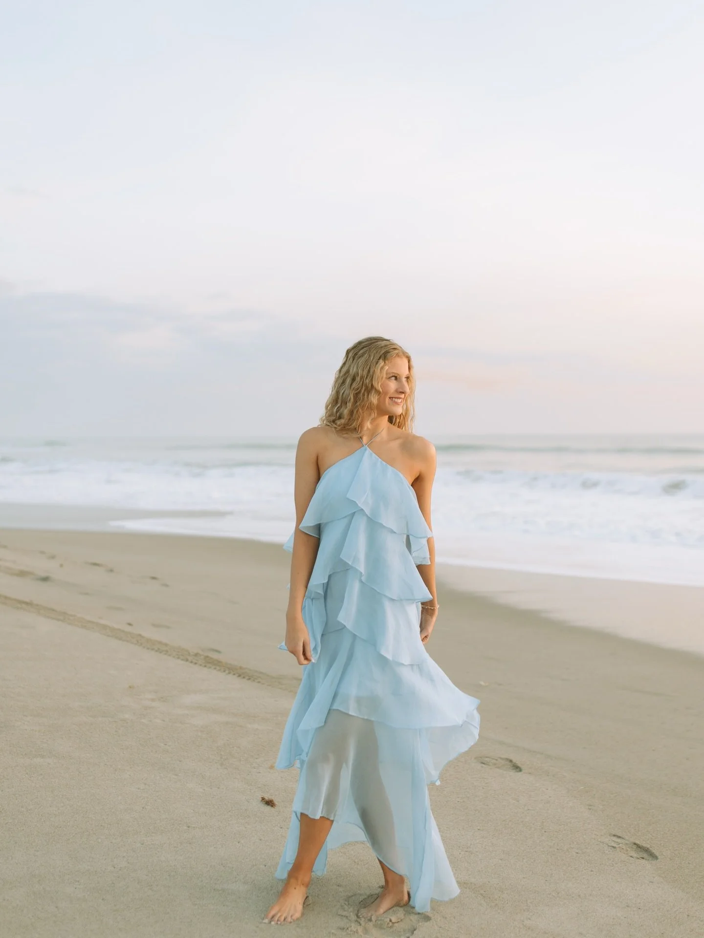 Don&rsquo;t get me started on how adorable and classy this girl is. And her dresses&hellip;oh my Lawd. Pure perfection. Grace&hellip;it was totally my pleasure to photograph you. Truly. ✨🫶🏻🎓
.
.
.
.
.
.
🏷️ senior girl beach photoshoot
sunrise sen